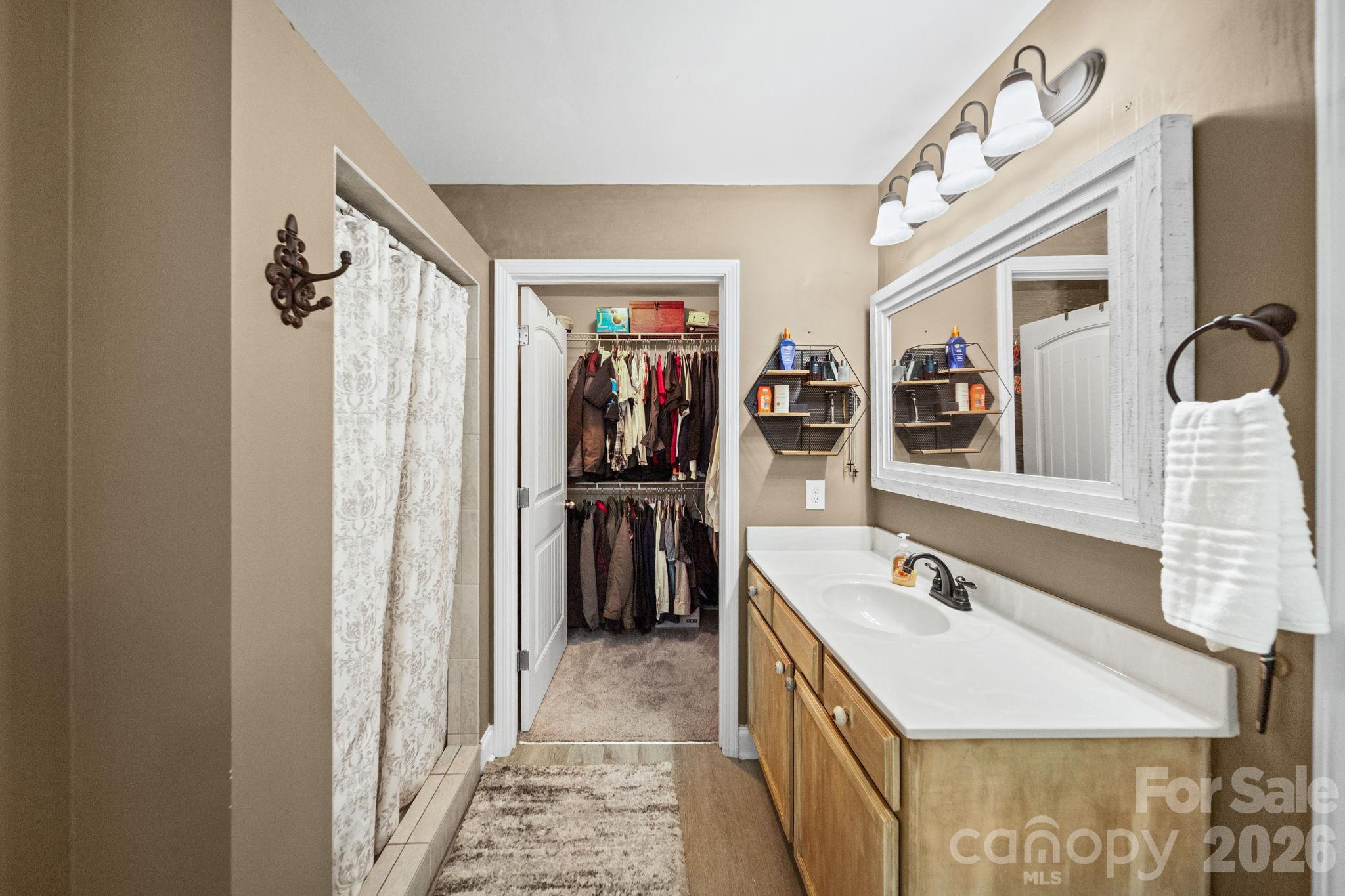 1360 Standing Oak Drive Property Photo 20