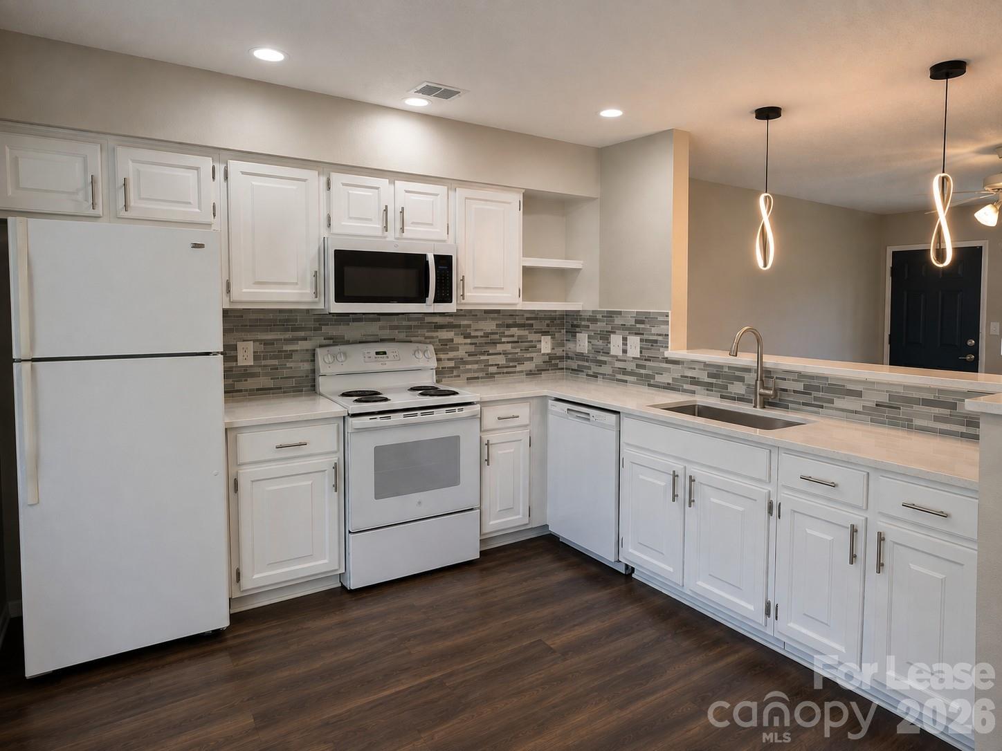 7718 Linda Lake Drive Property Photo 2