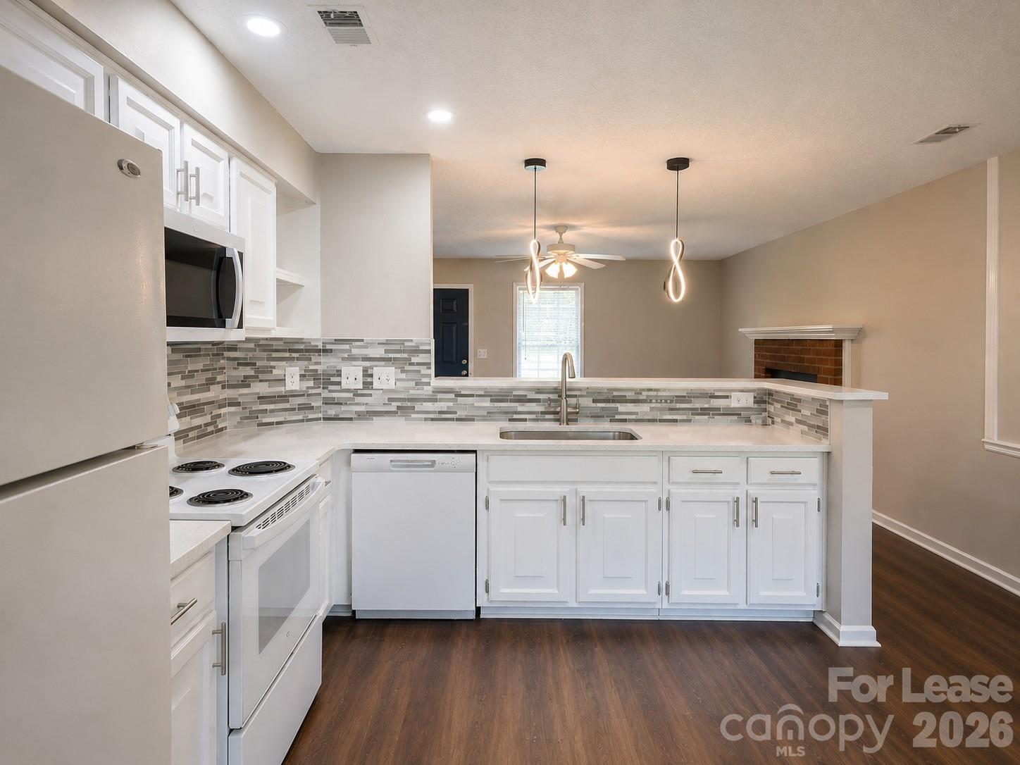 7718 Linda Lake Drive Property Photo 3