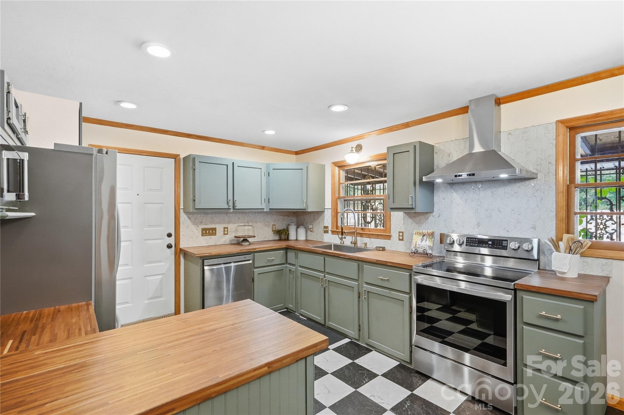 1471 Ontario Drive Property Photo 2