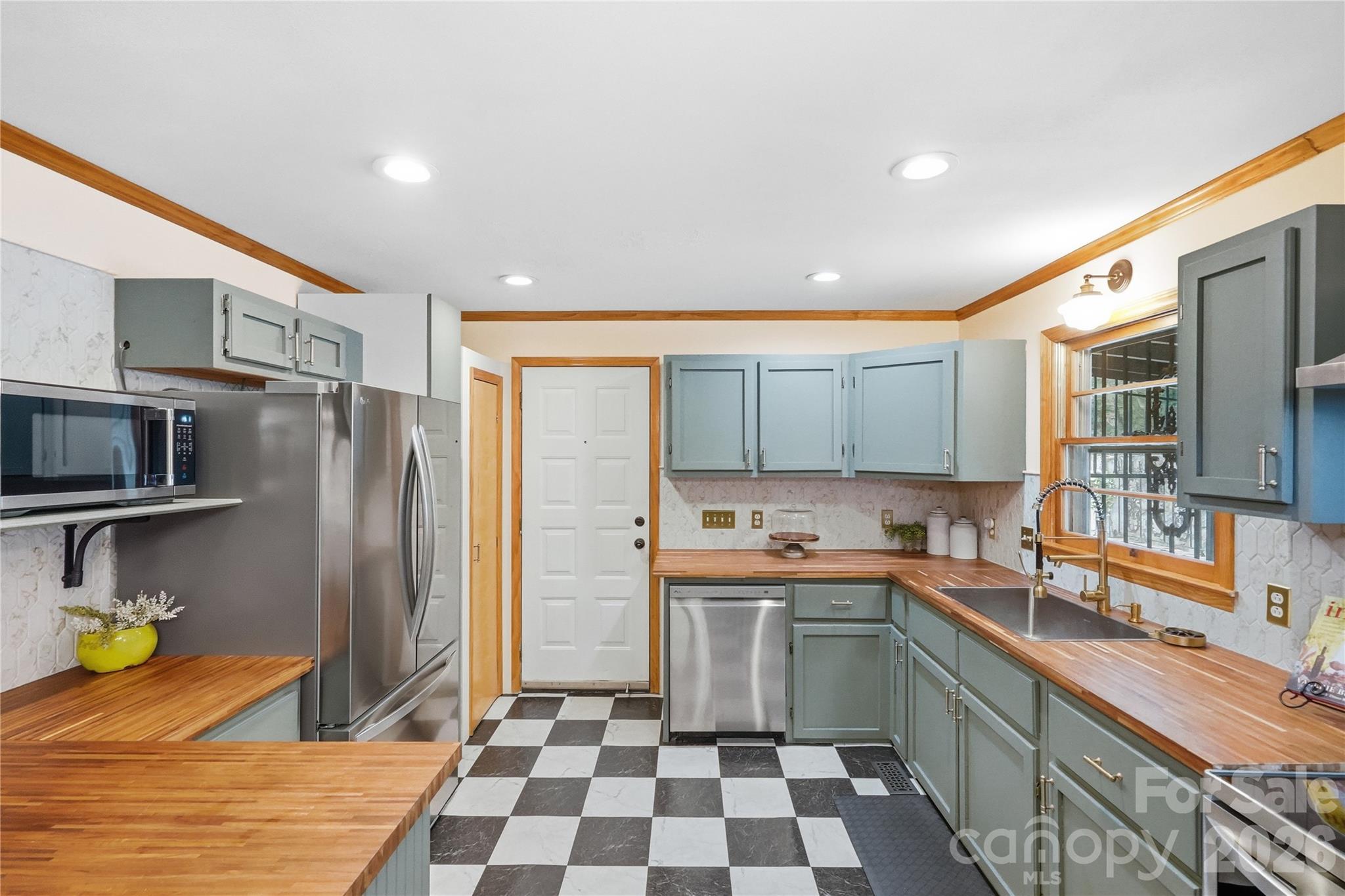 1471 Ontario Drive Property Photo 8