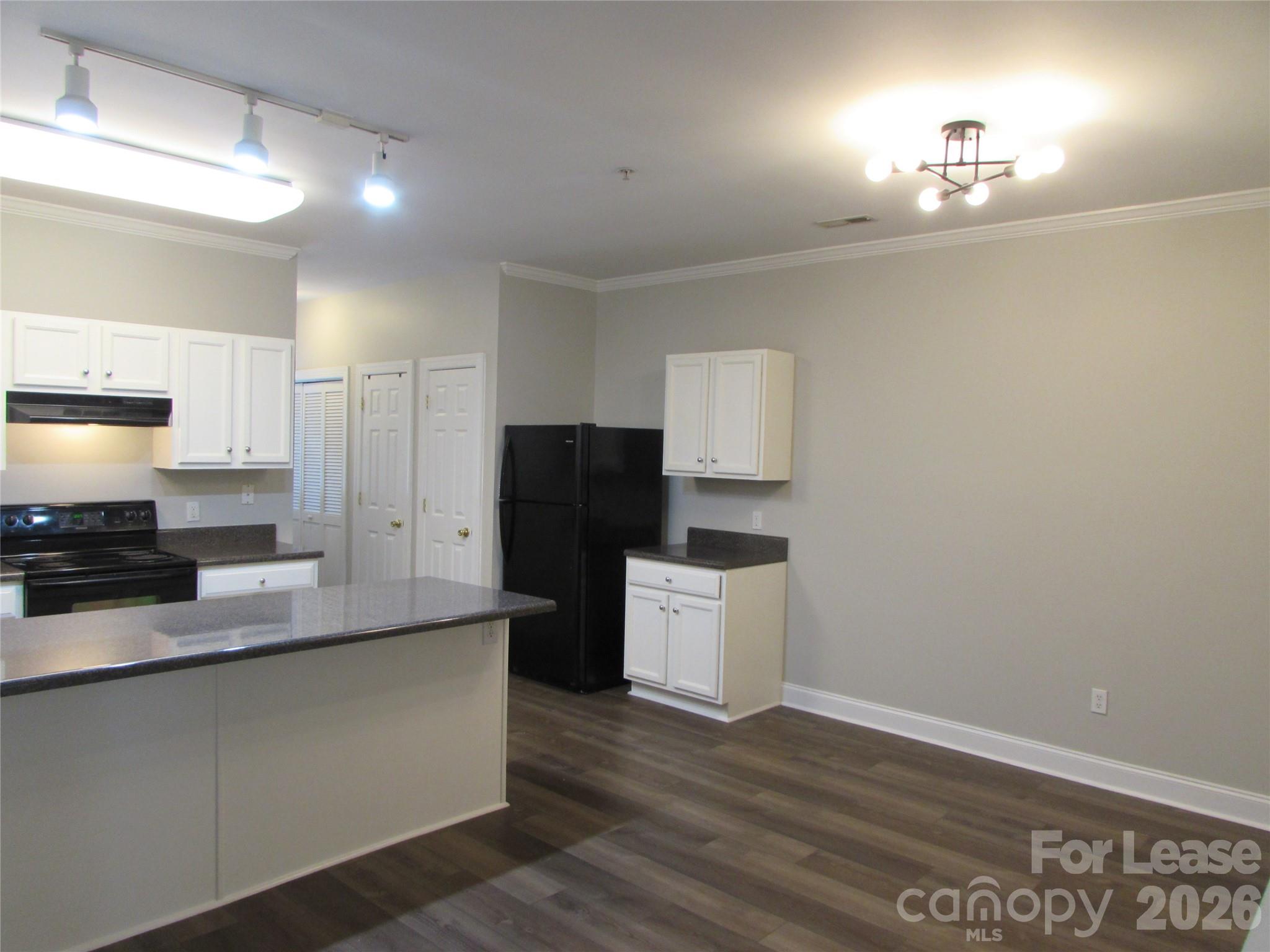 21725 Aftonshire Drive Property Photo 4