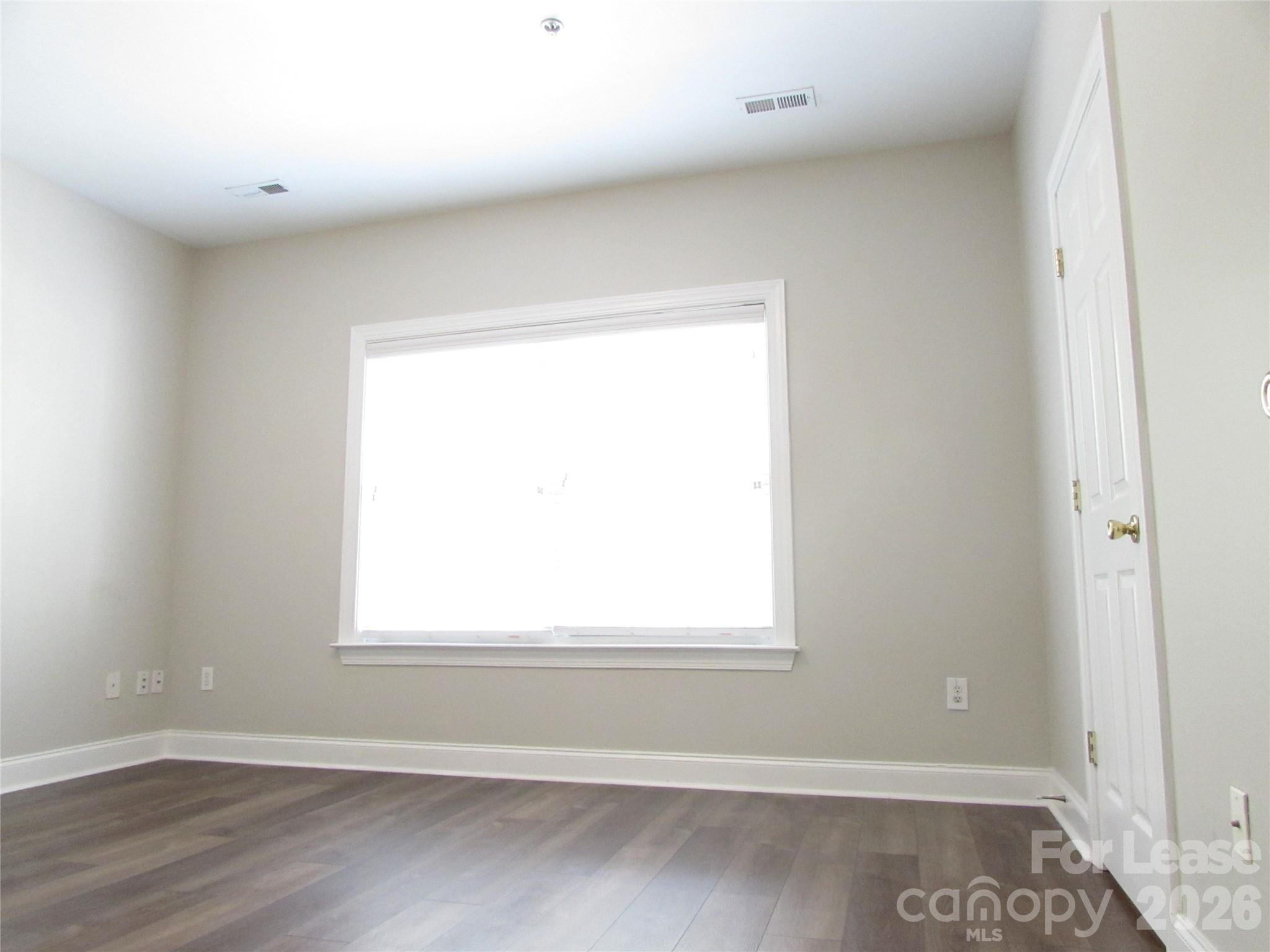 21725 Aftonshire Drive Property Photo 6