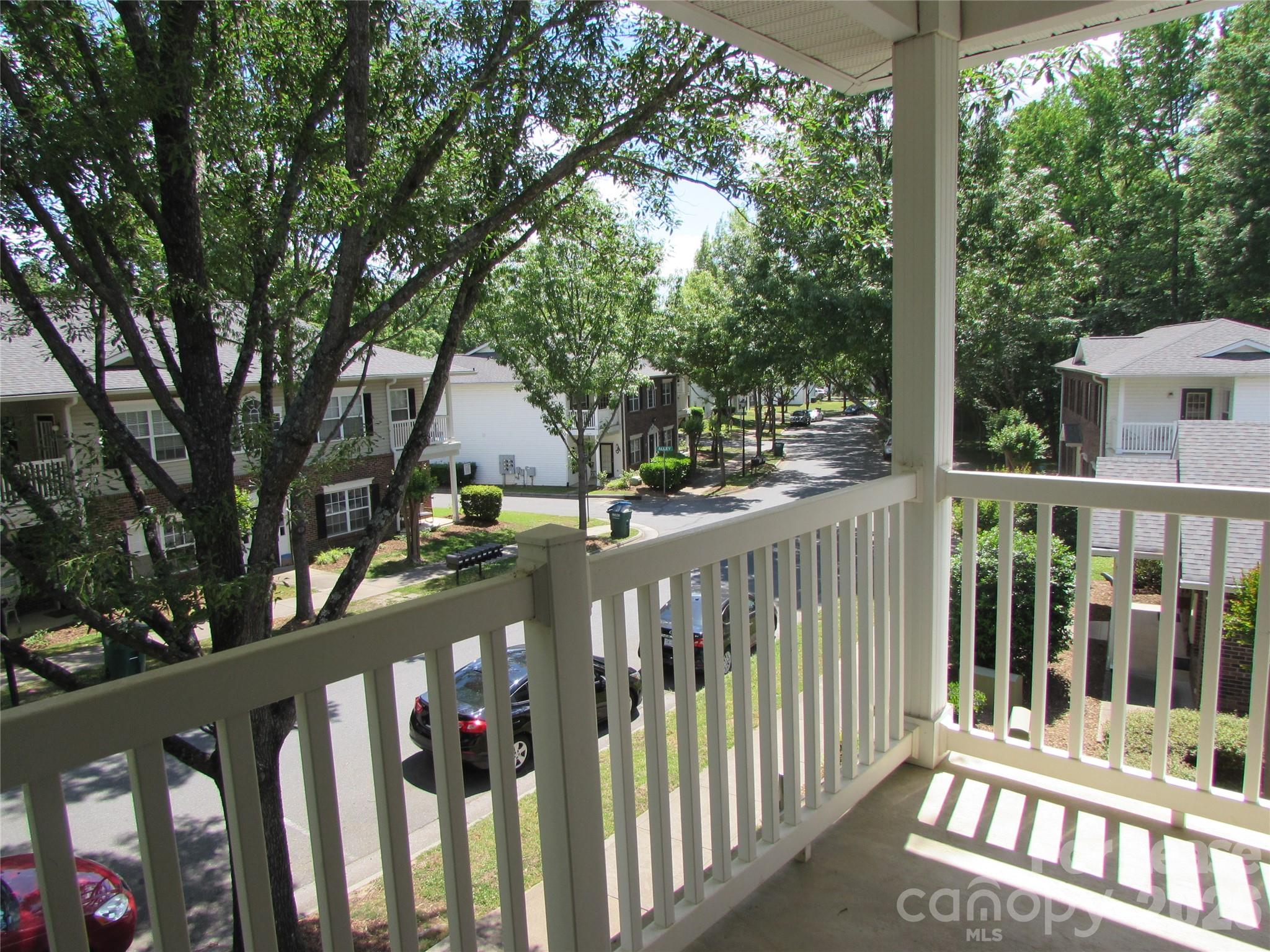 21725 Aftonshire Drive Property Photo 10