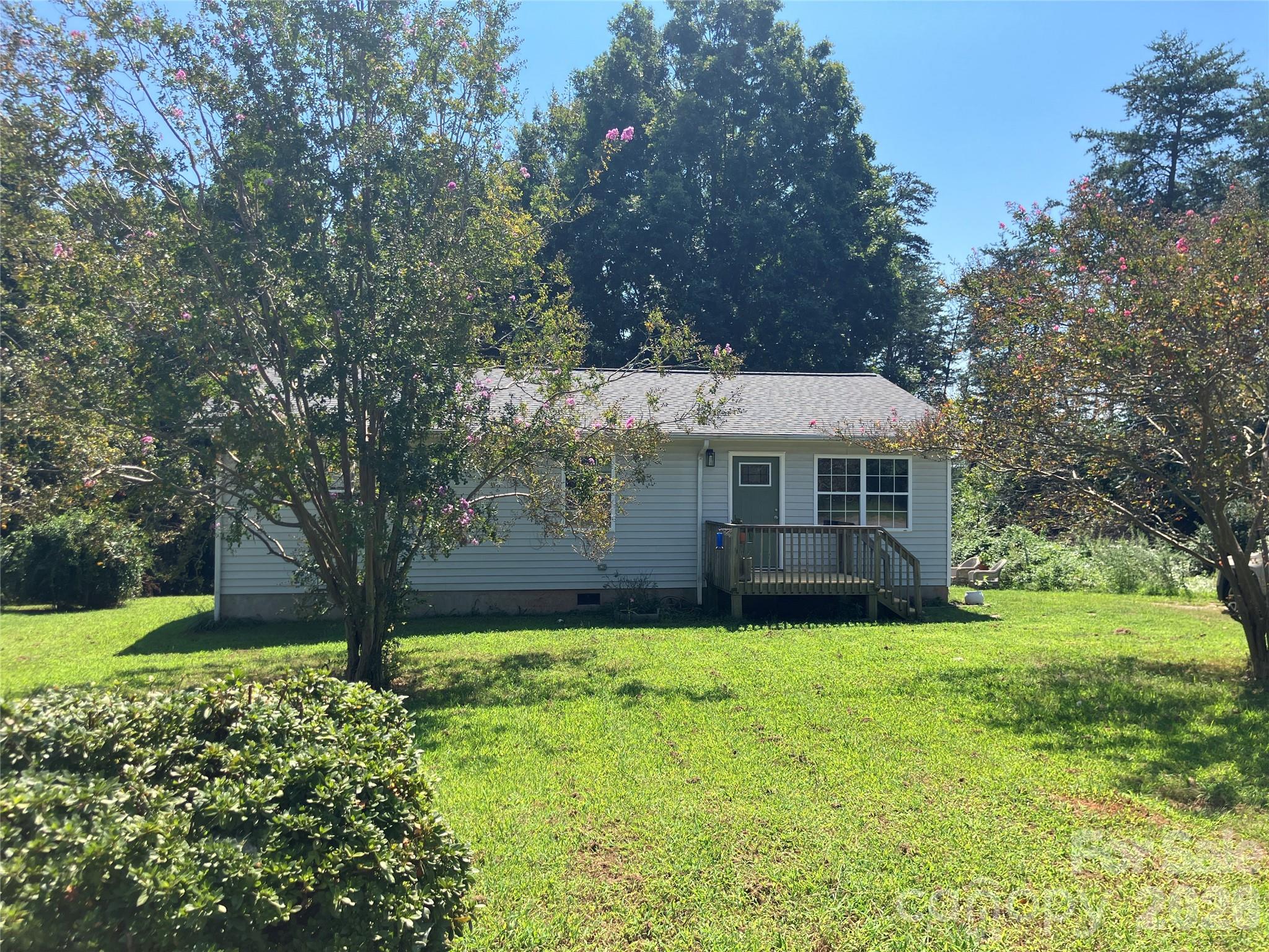 271 Weaver Way Property Photo 1