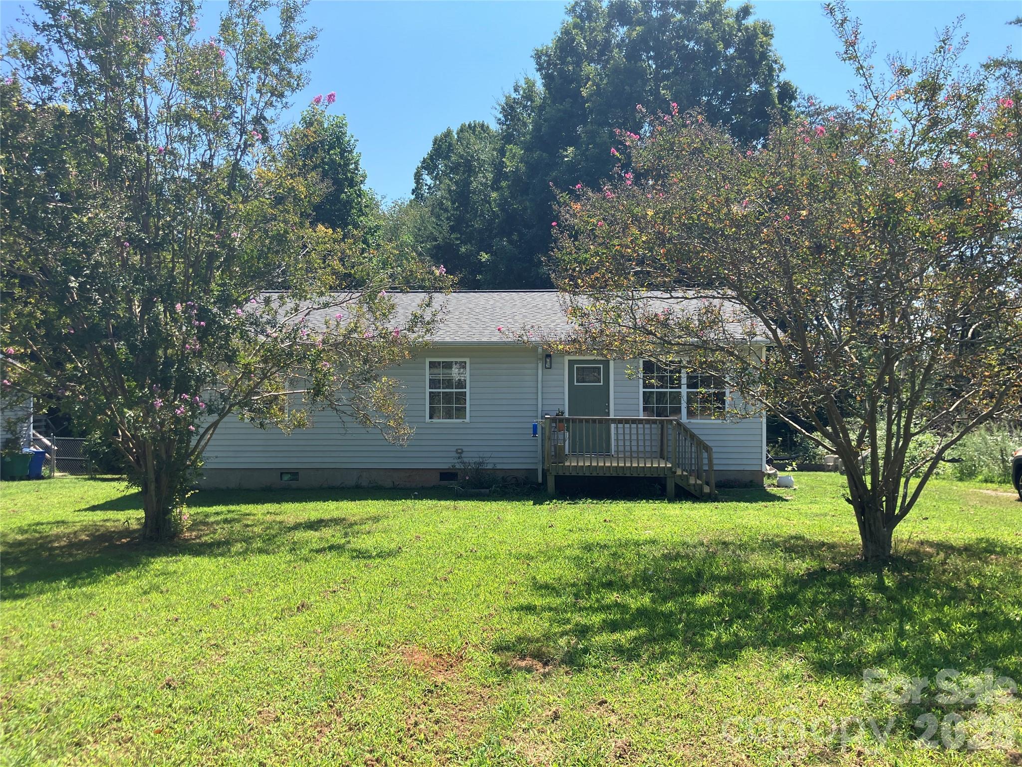 271 Weaver Way Property Photo 3