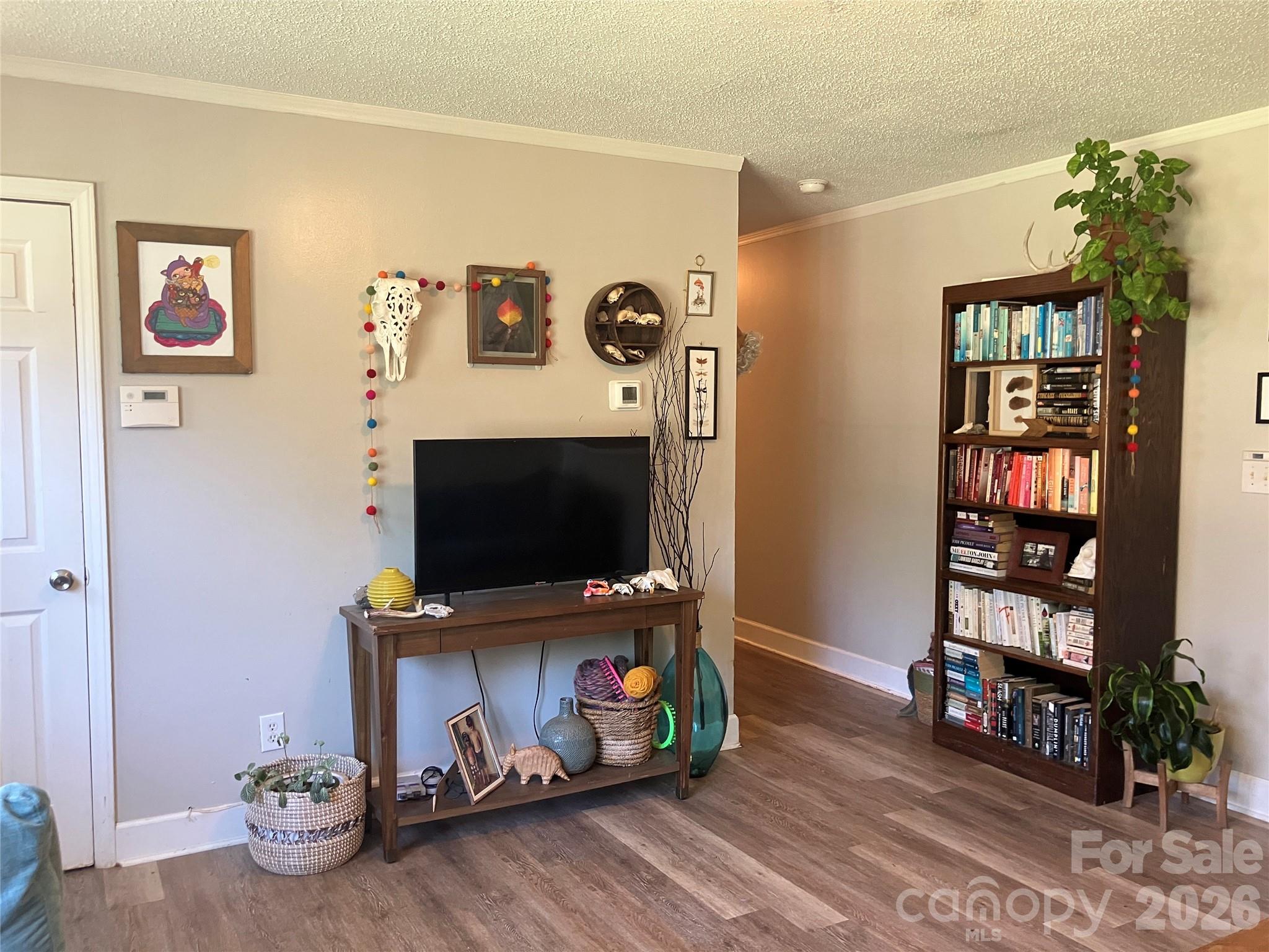 271 Weaver Way Property Photo 6