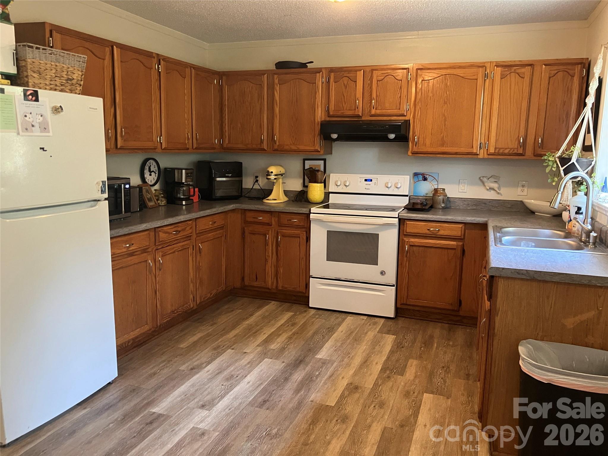 271 Weaver Way Property Photo 8