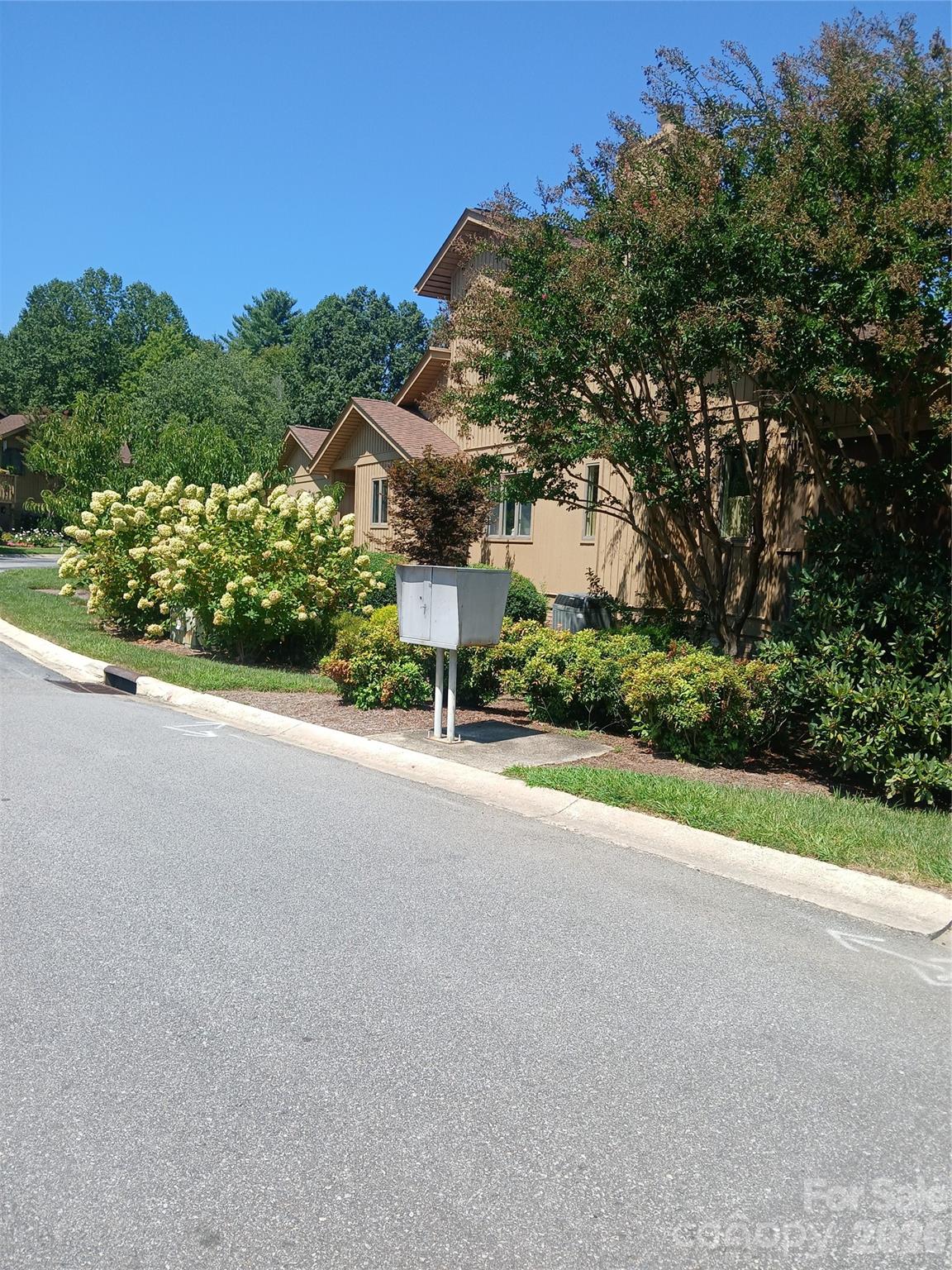 304 Red Oak Drive Property Photo 1
