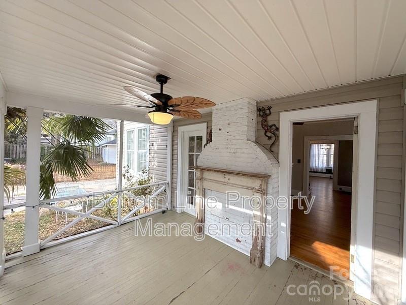 613 S York Street Property Photo 6