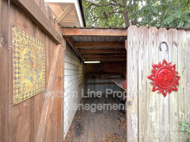 613 S York Street Property Photo 35
