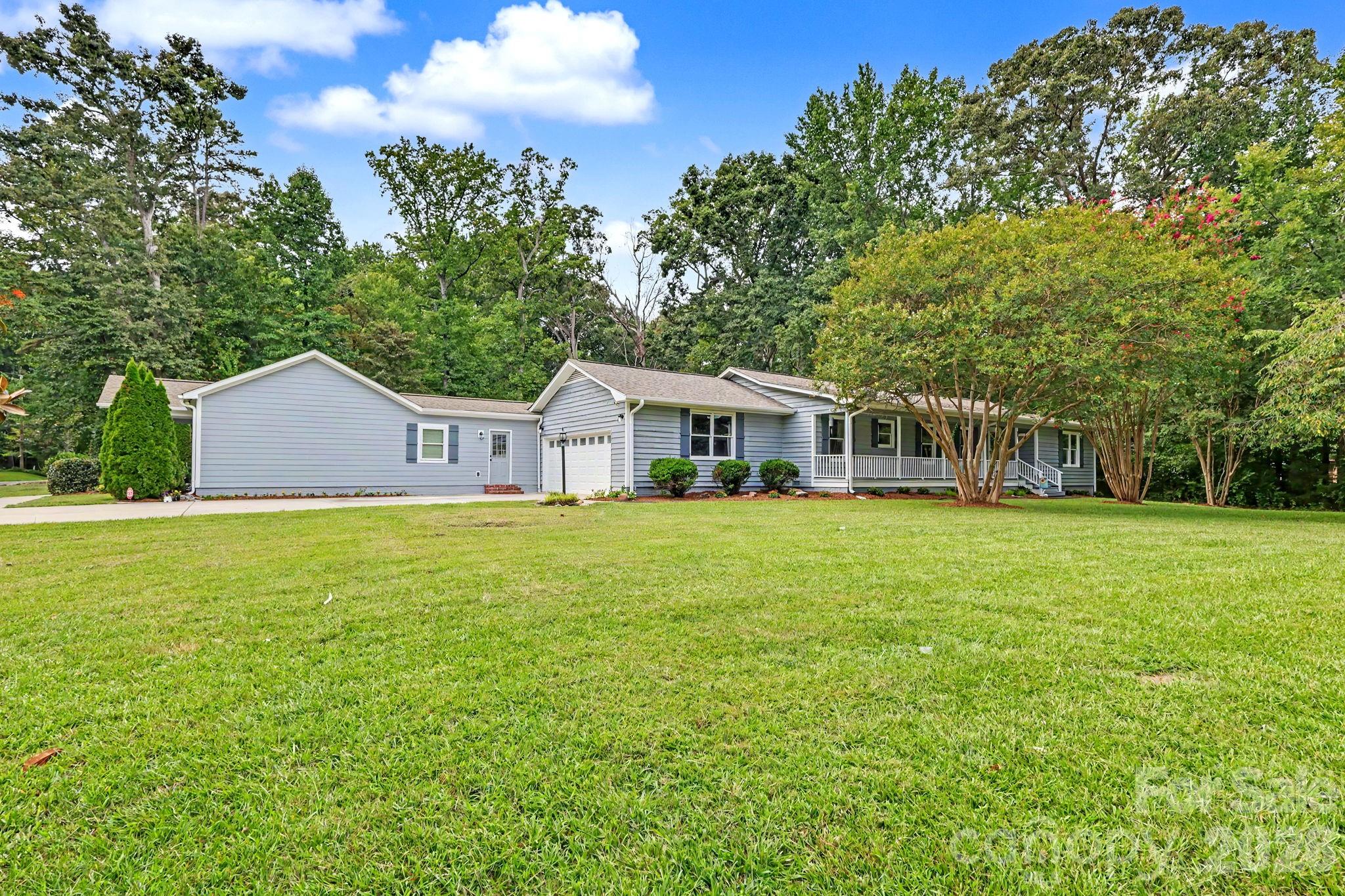 3201 Fairforest Drive Property Photo 1
