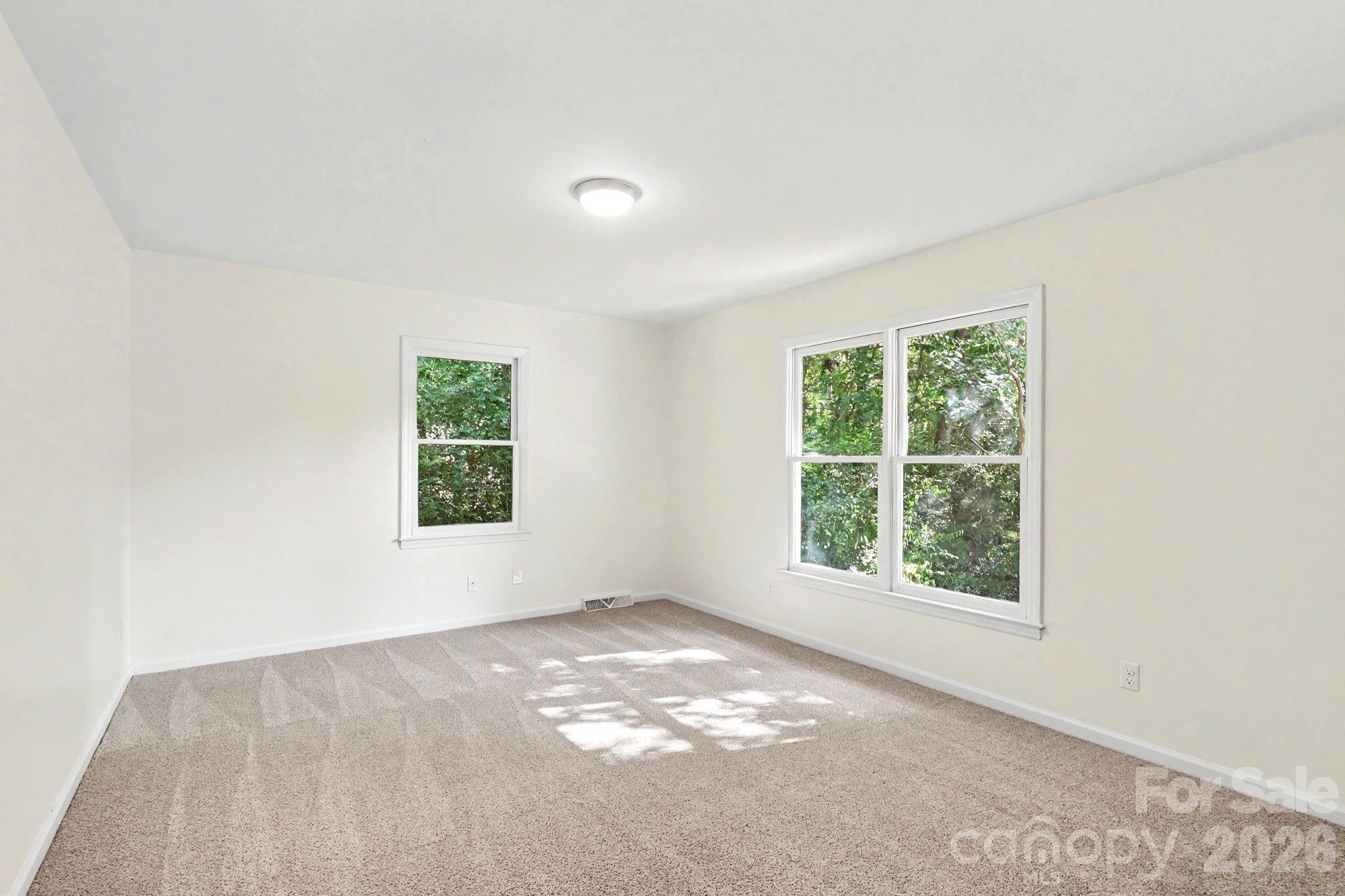3201 Fairforest Drive Property Photo 13