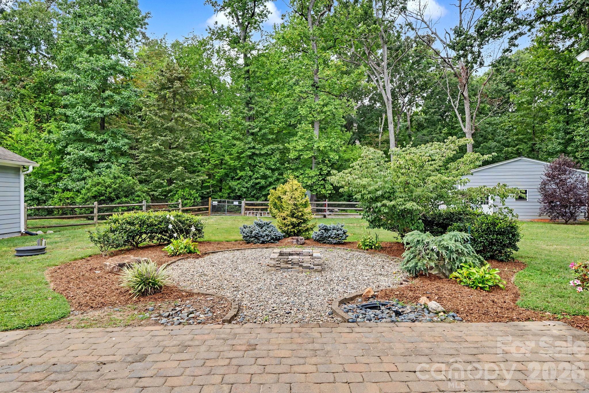 3201 Fairforest Drive Property Photo 16