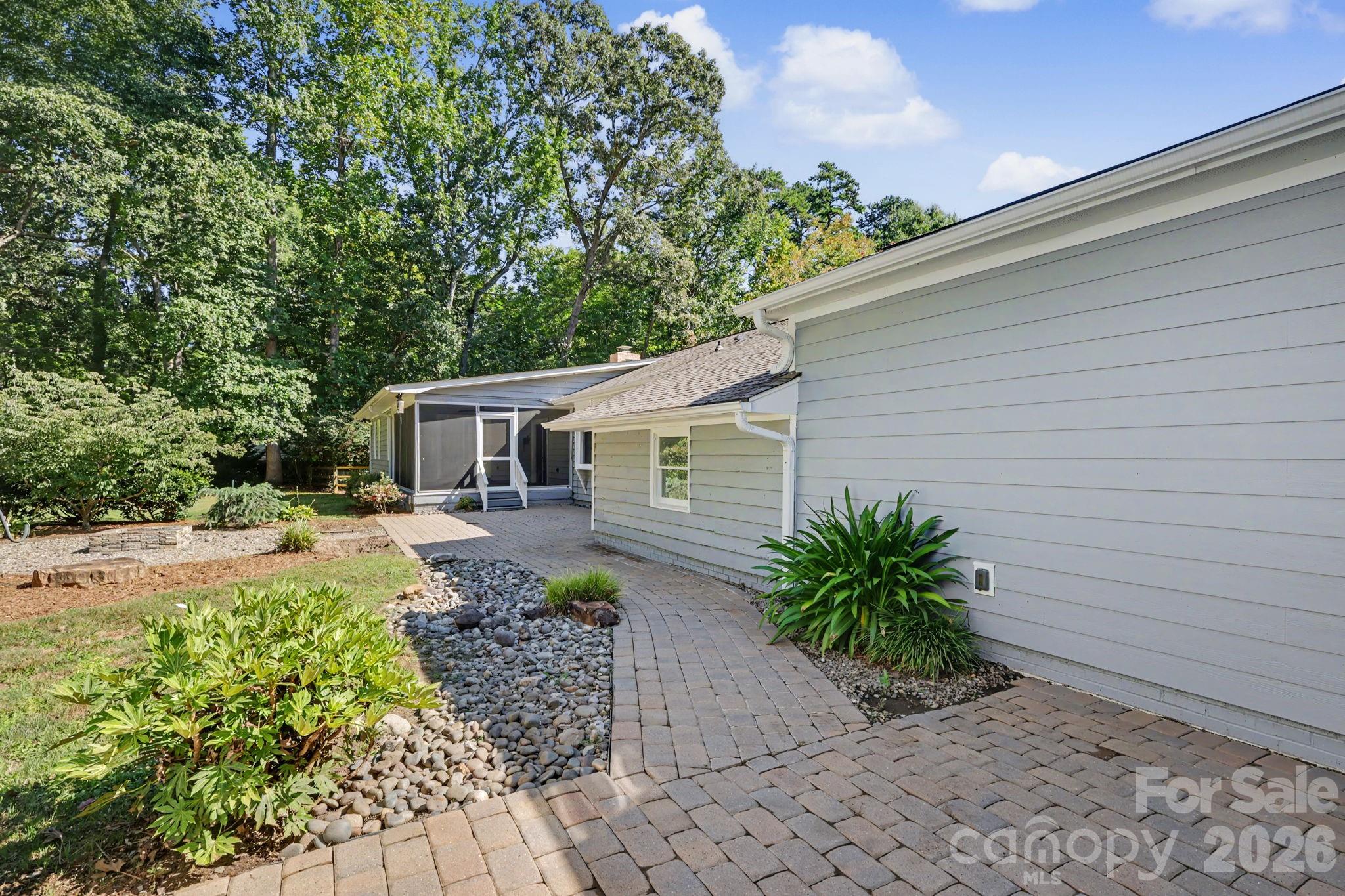 3201 Fairforest Drive Property Photo 17