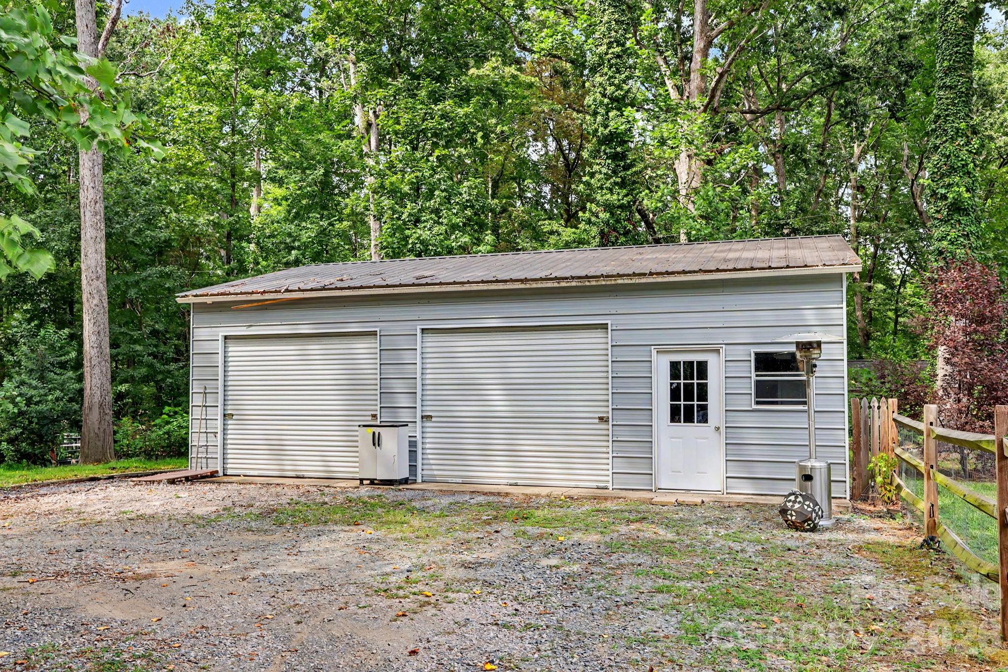 3201 Fairforest Drive Property Photo 27