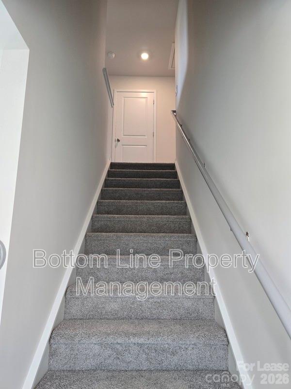 549 Blackpool Court Property Photo 18