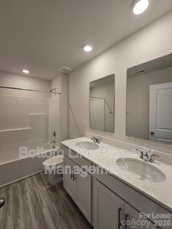 549 Blackpool Court Property Photo 34
