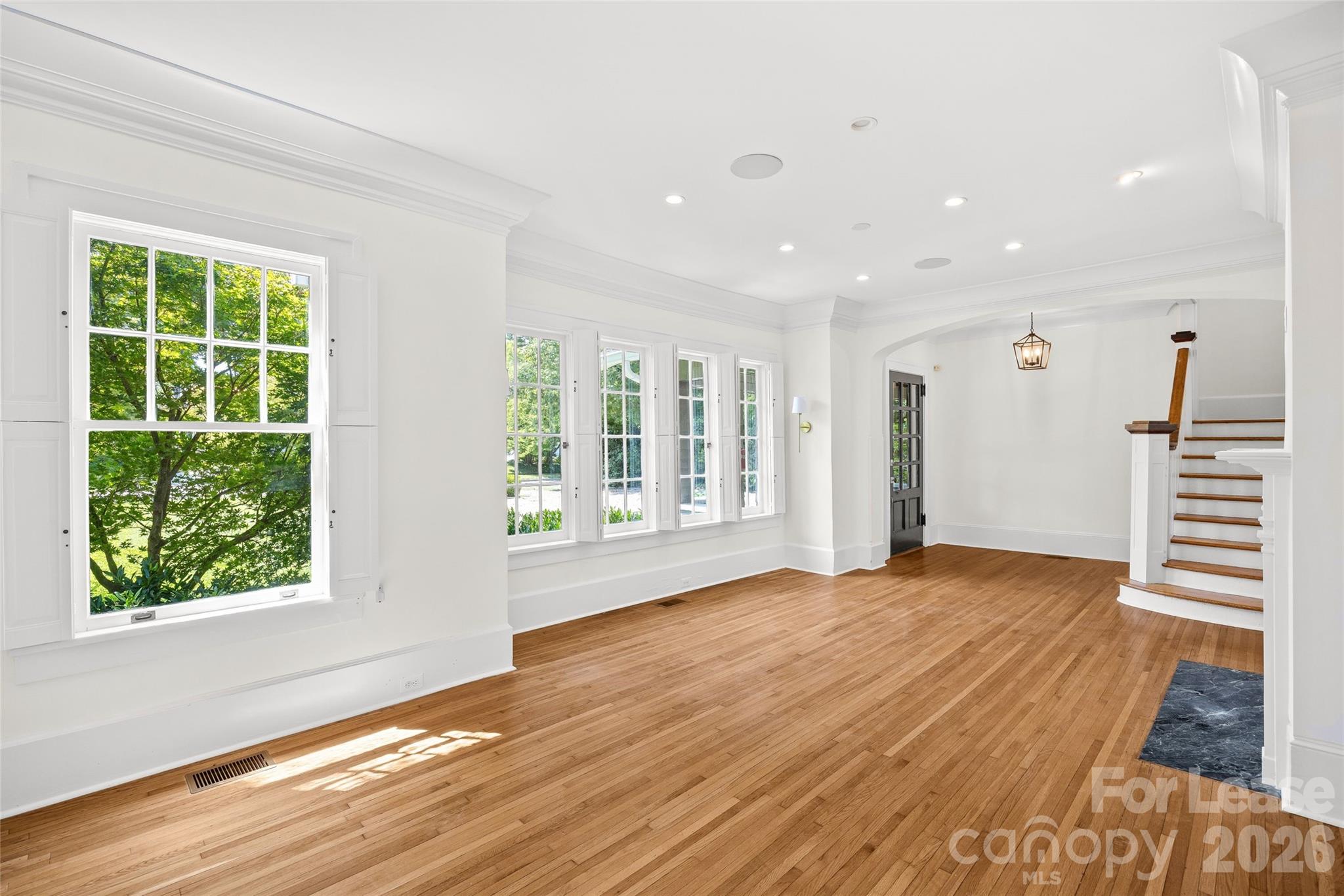 2025 Sharon Road Property Photo 8