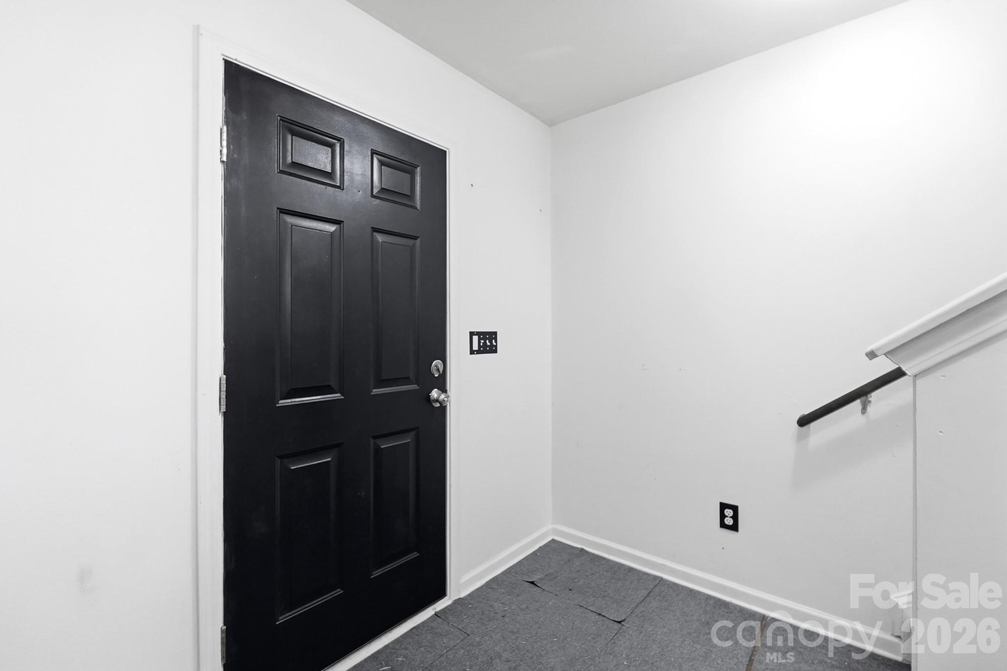 1718 Aldershot Court Property Photo 2