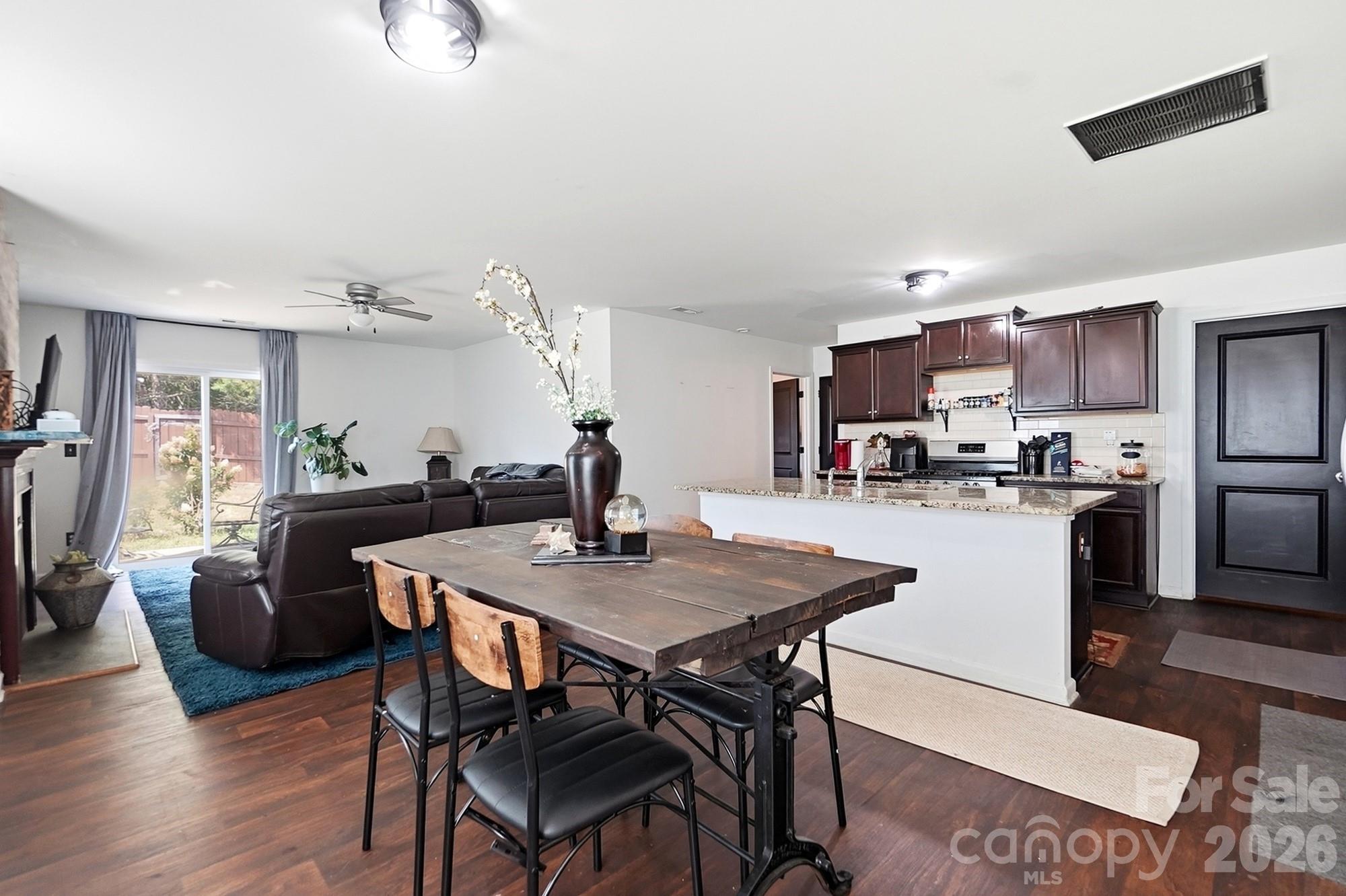1718 Aldershot Court Property Photo 3
