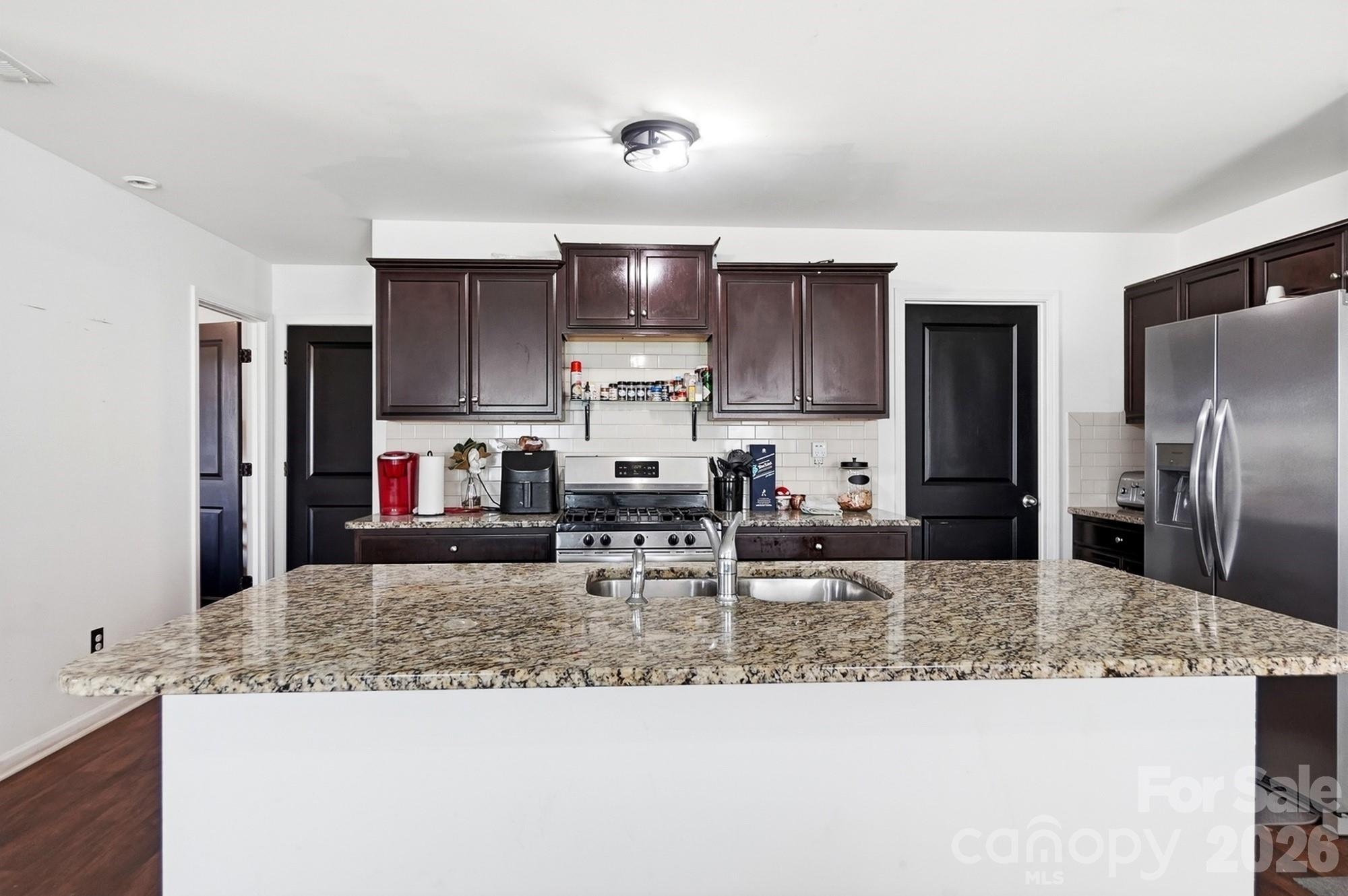1718 Aldershot Court Property Photo 6