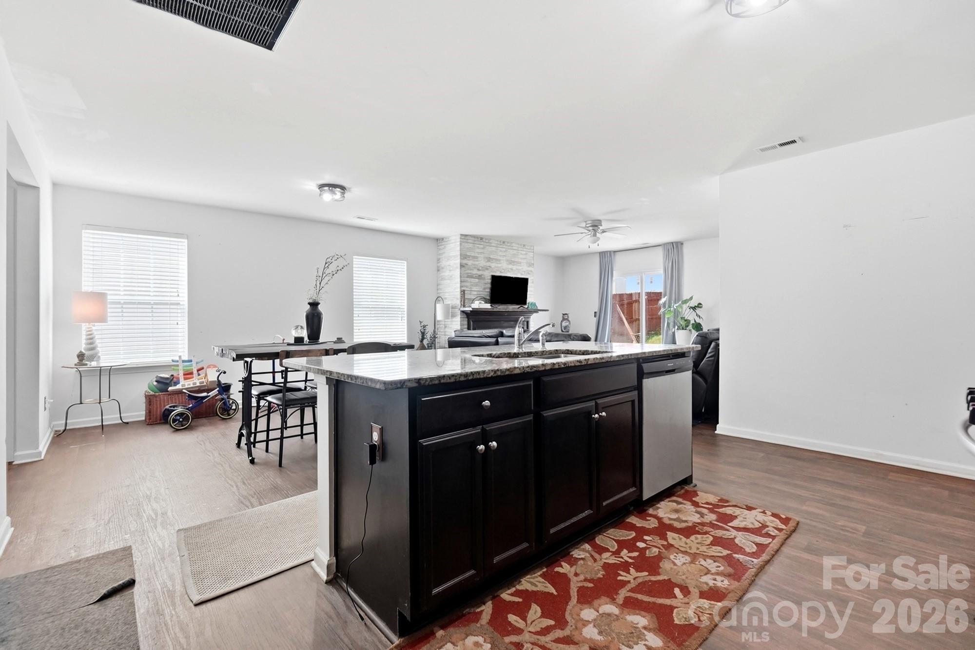 1718 Aldershot Court Property Photo 9