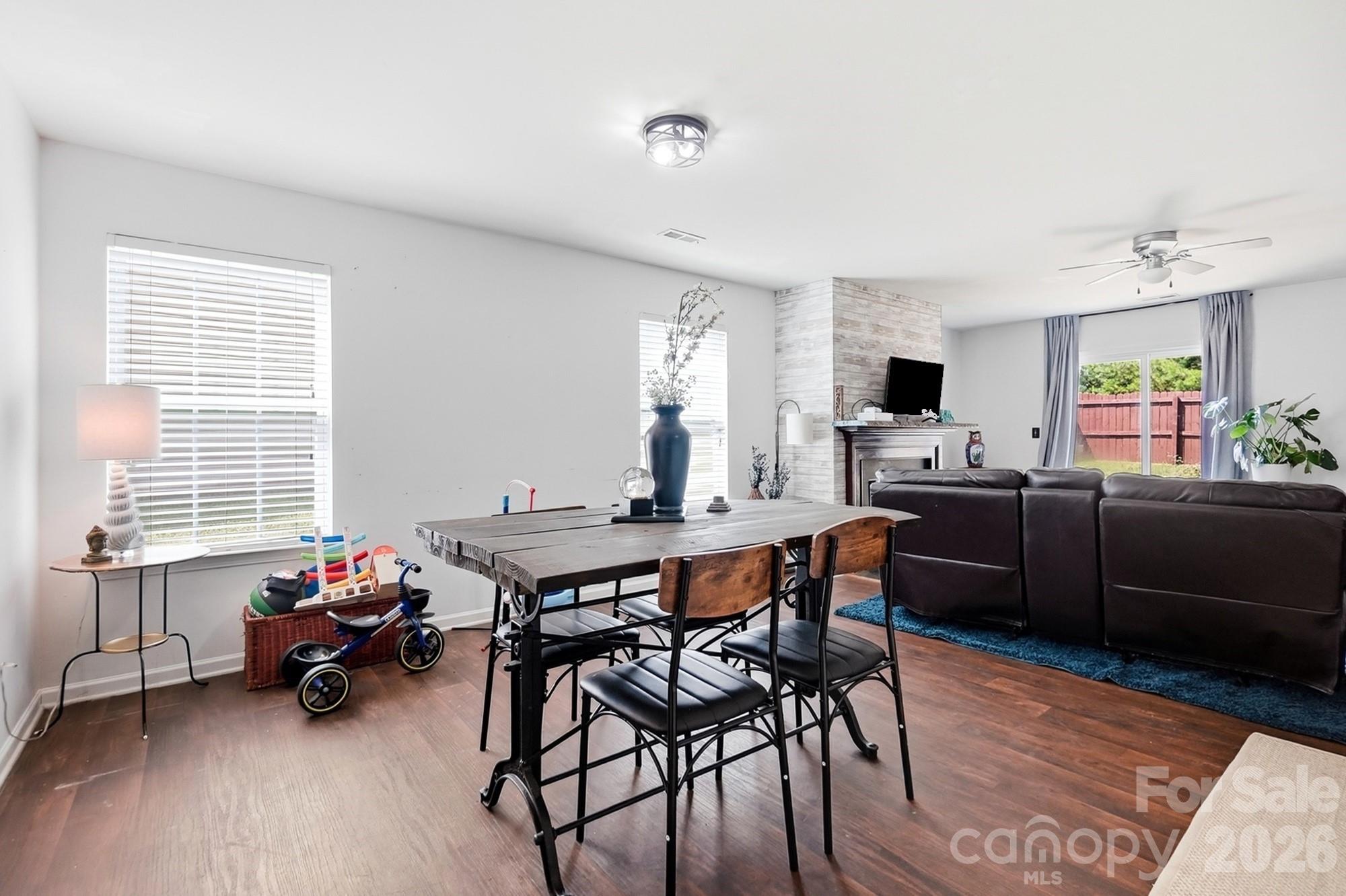 1718 Aldershot Court Property Photo 10