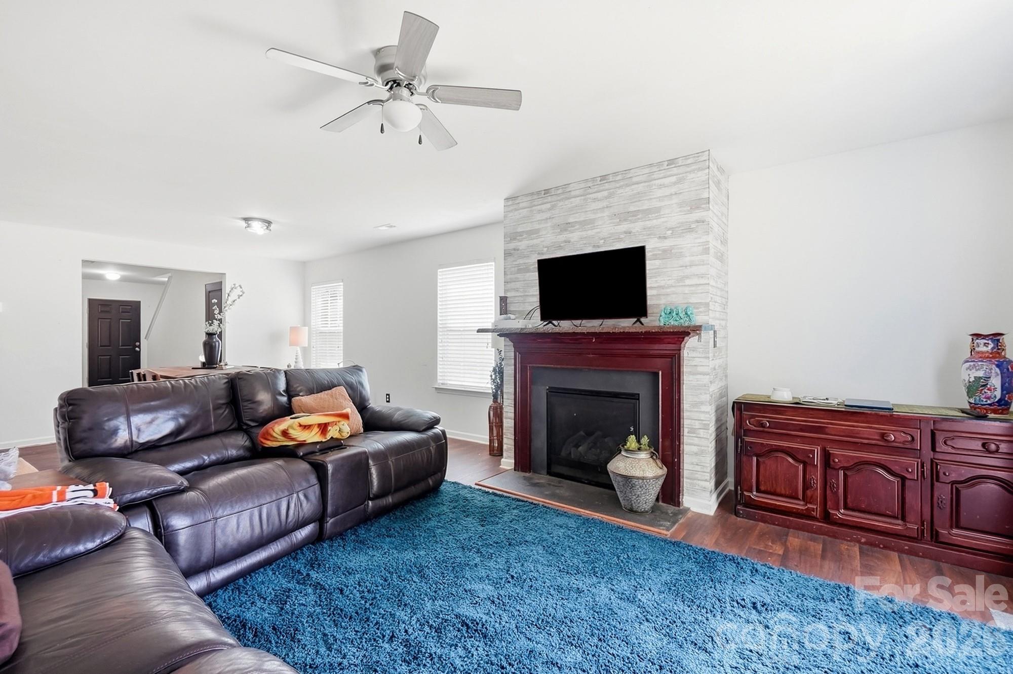 1718 Aldershot Court Property Photo 15