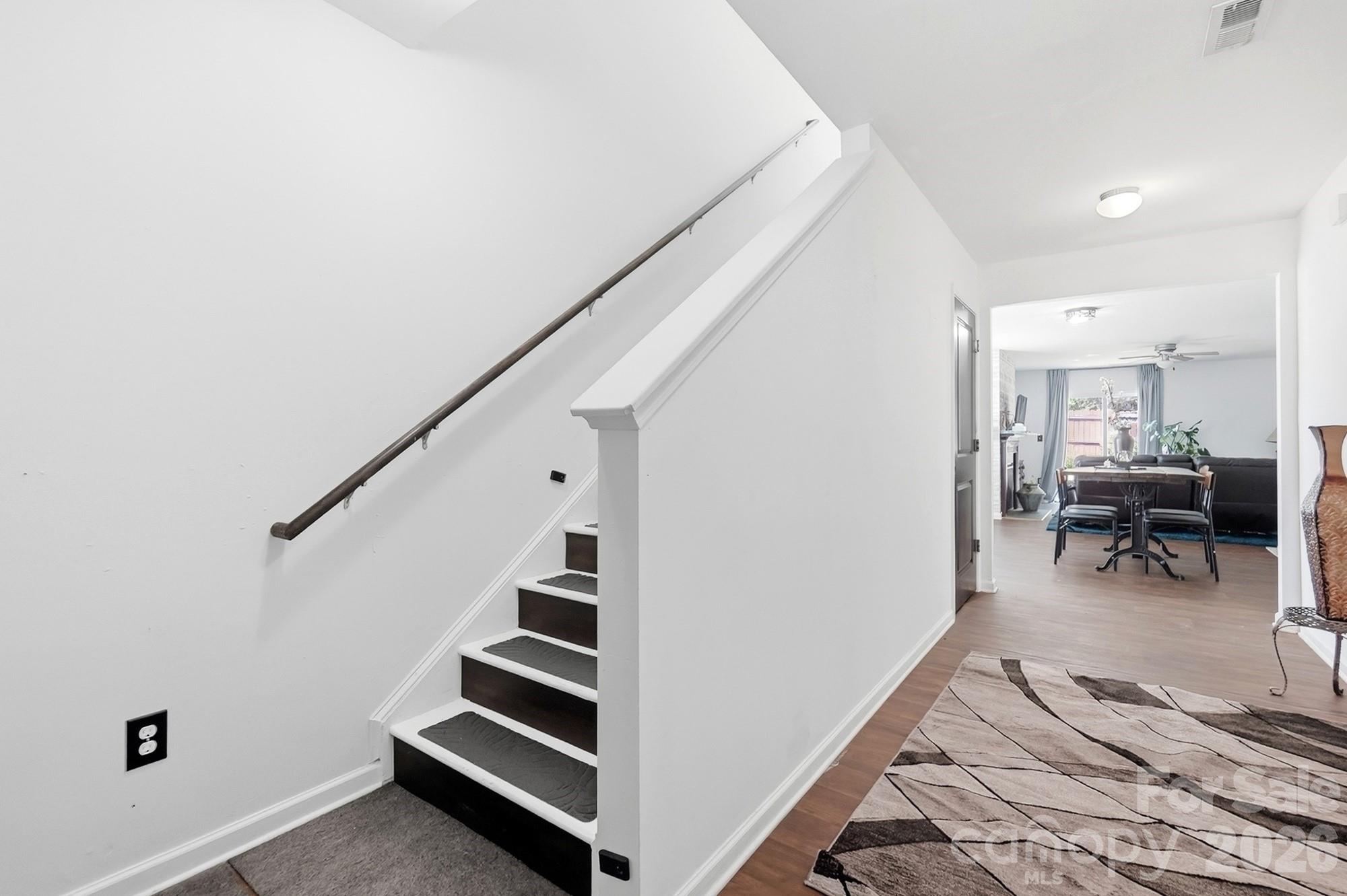 1718 Aldershot Court Property Photo 20