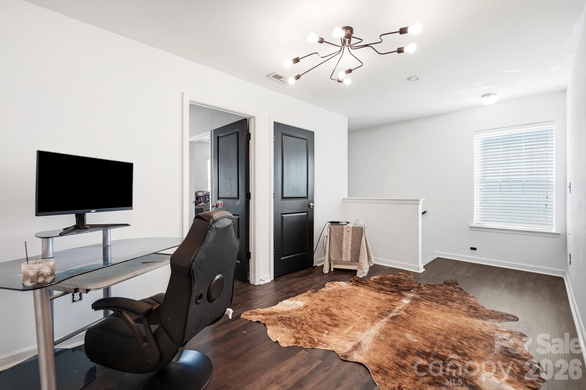 1718 Aldershot Court Property Photo 22