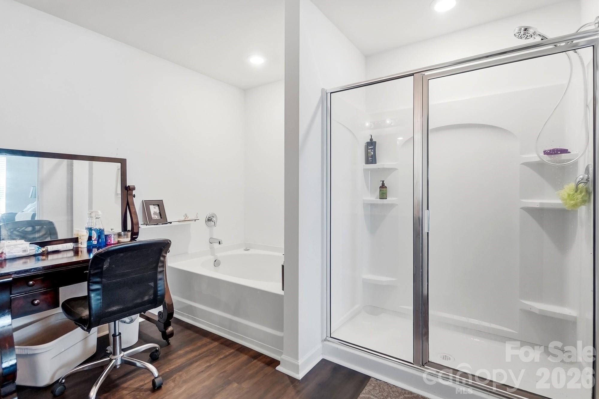 1718 Aldershot Court Property Photo 25