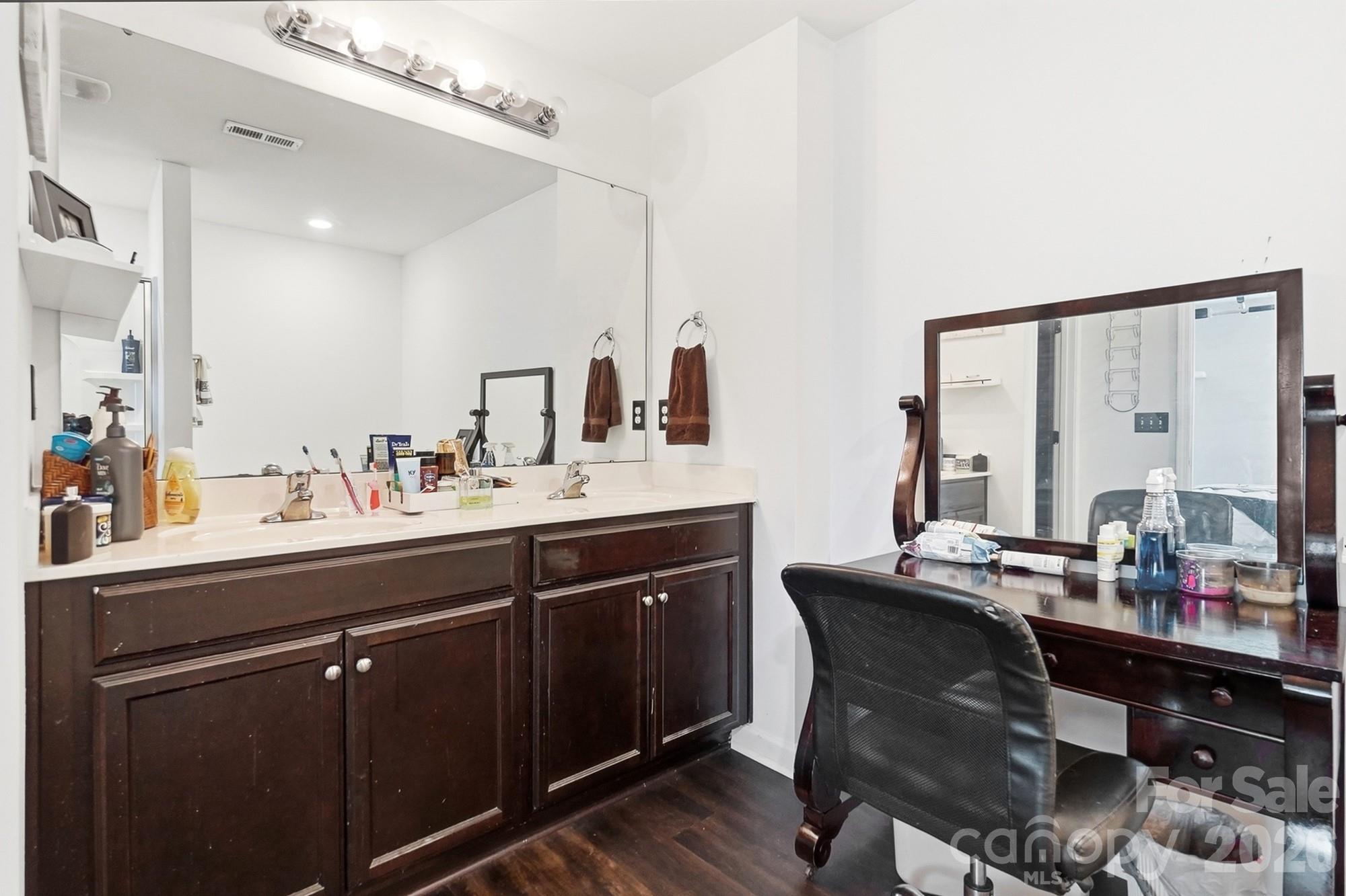 1718 Aldershot Court Property Photo 26