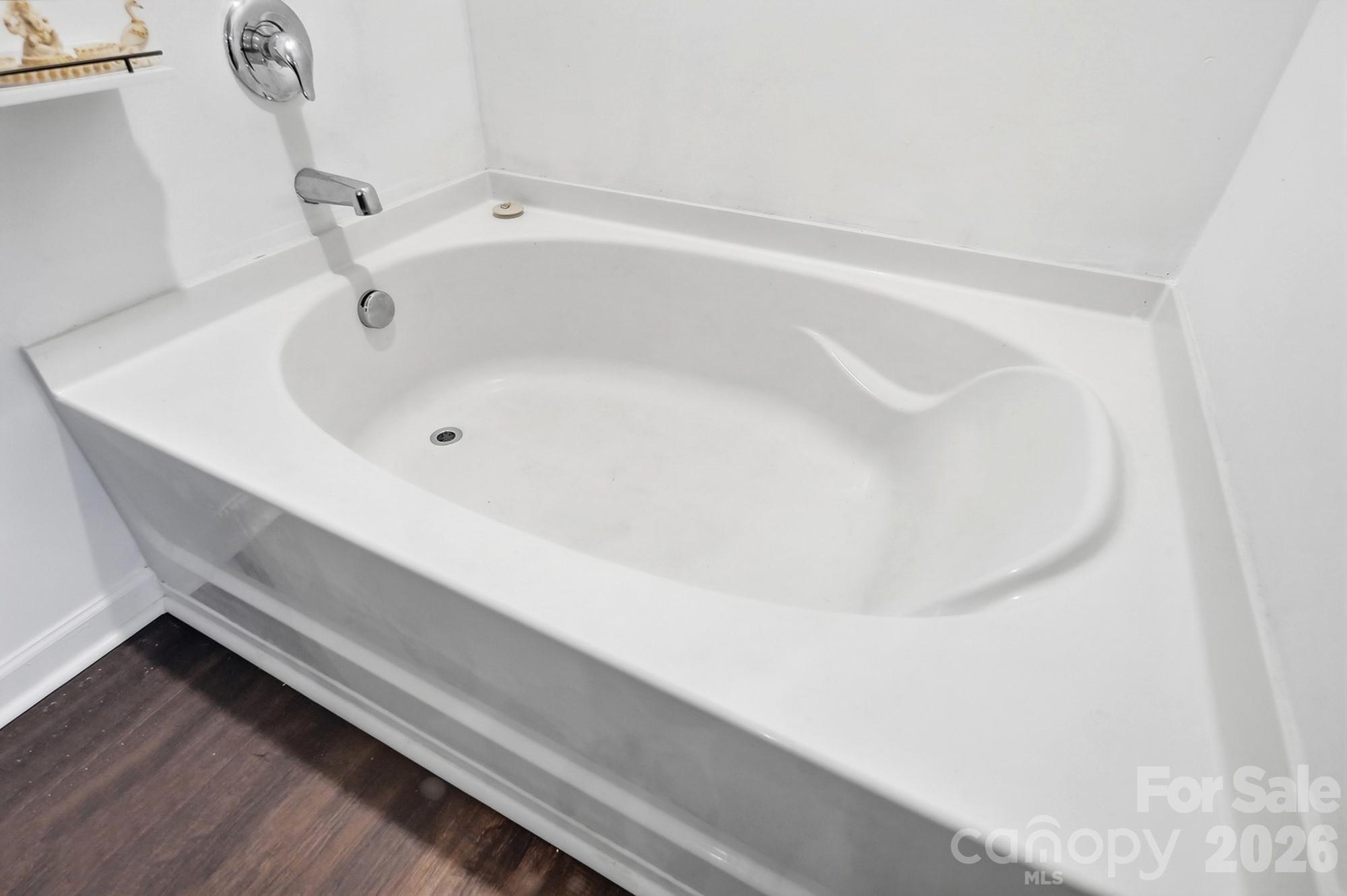 1718 Aldershot Court Property Photo 27