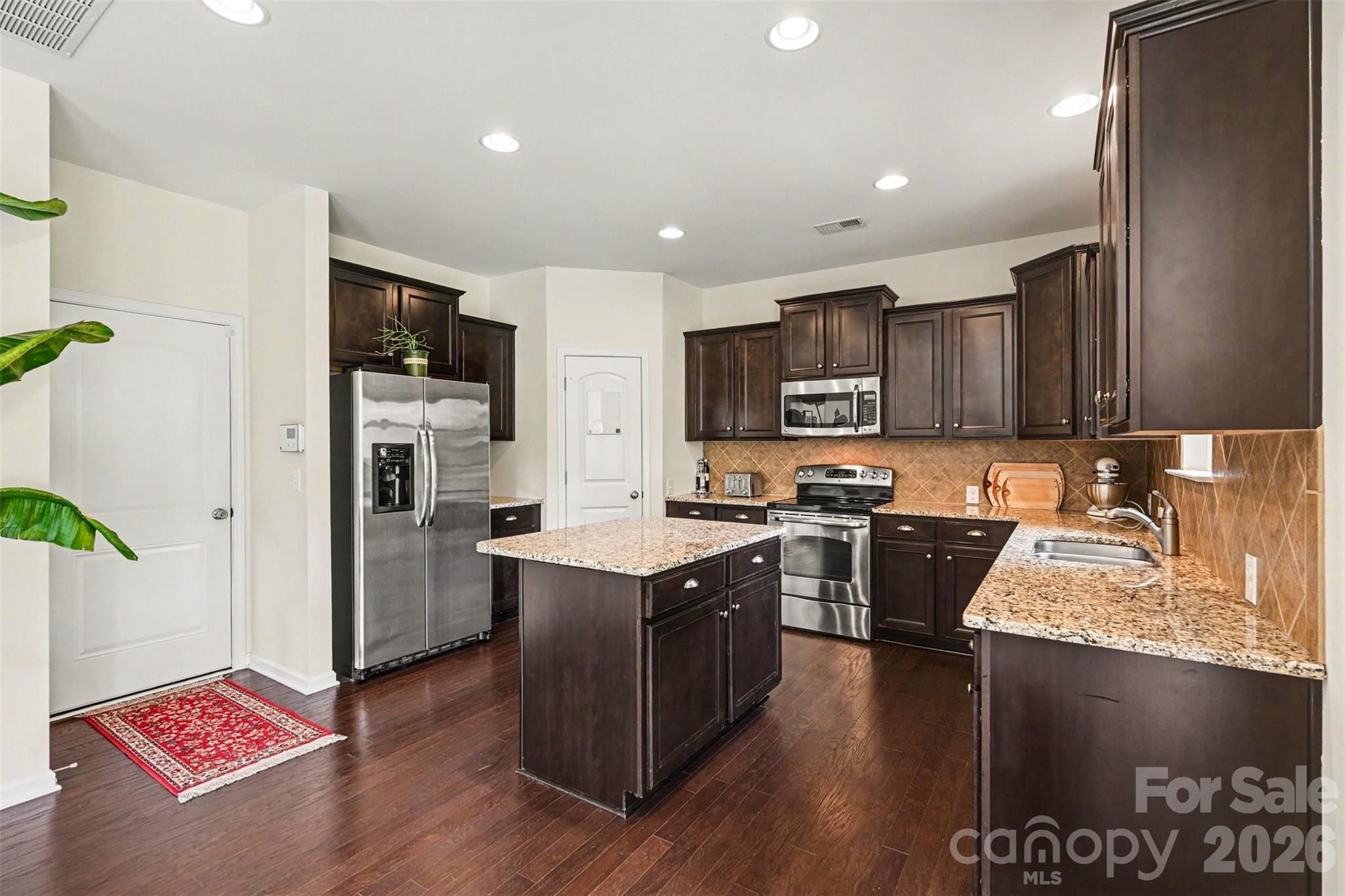 6918 Barefoot Forest Drive Property Photo 8