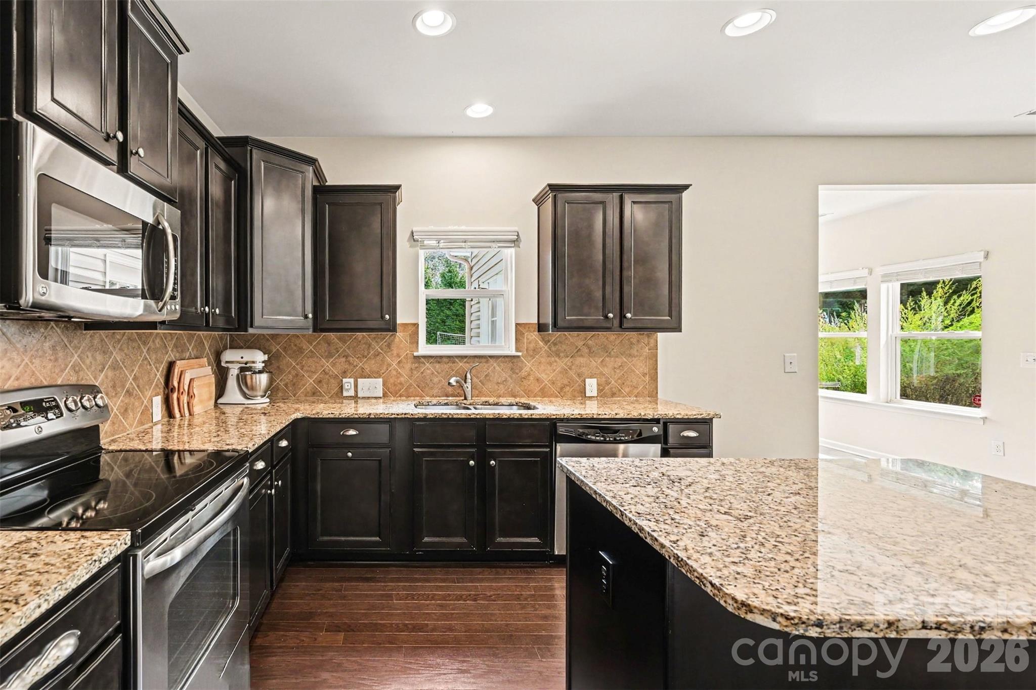 6918 Barefoot Forest Drive Property Photo 10