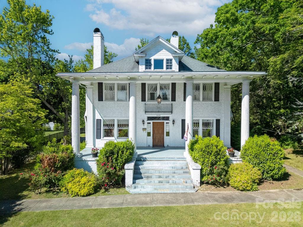 208 Probart Street Property Photo 2