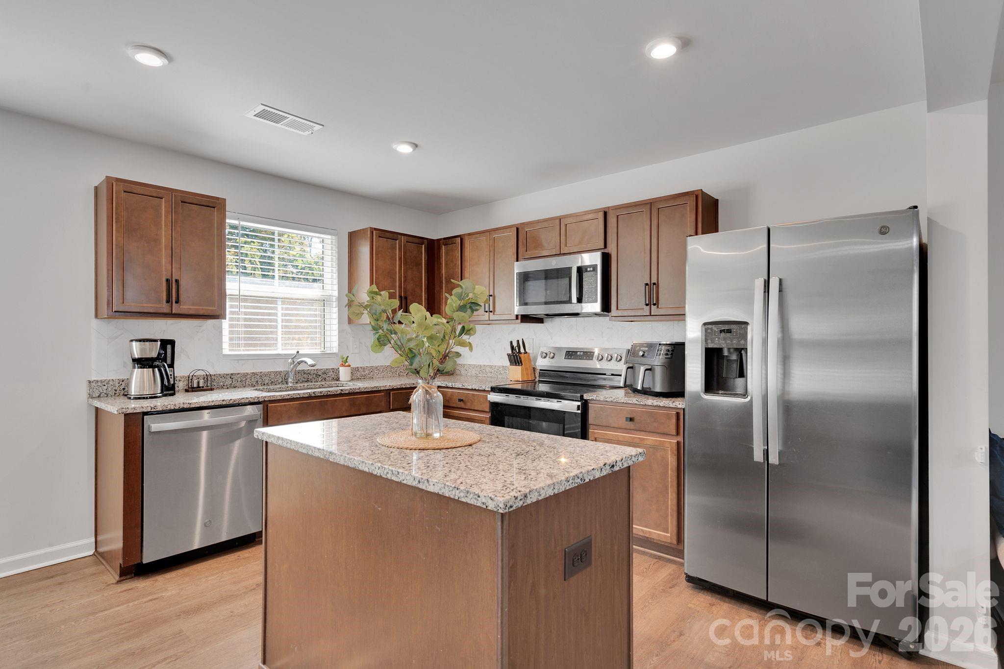 4008 Haldane Street Property Photo 4