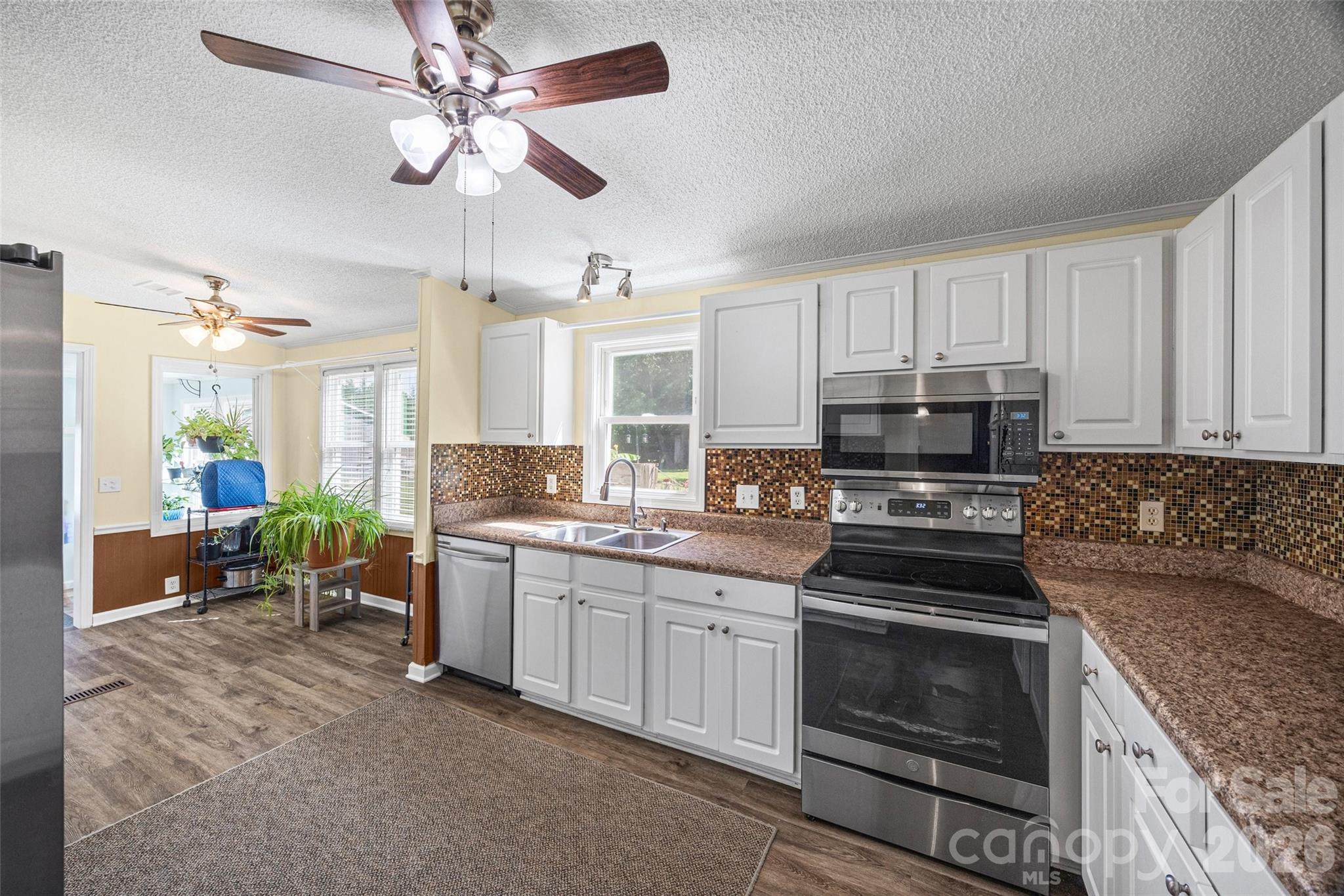 6215 Barclay Lane Property Photo 4