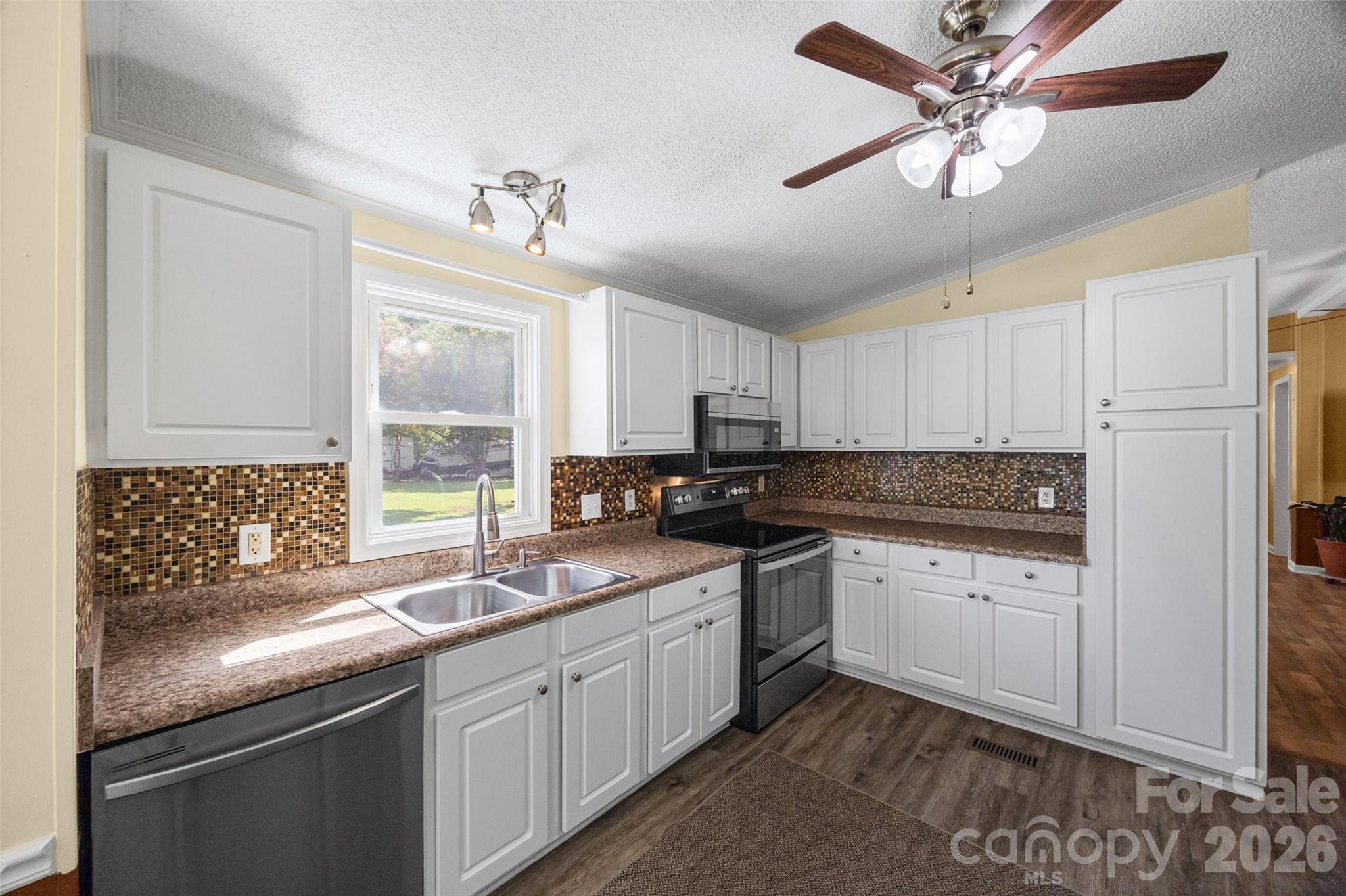 6215 Barclay Lane Property Photo 5