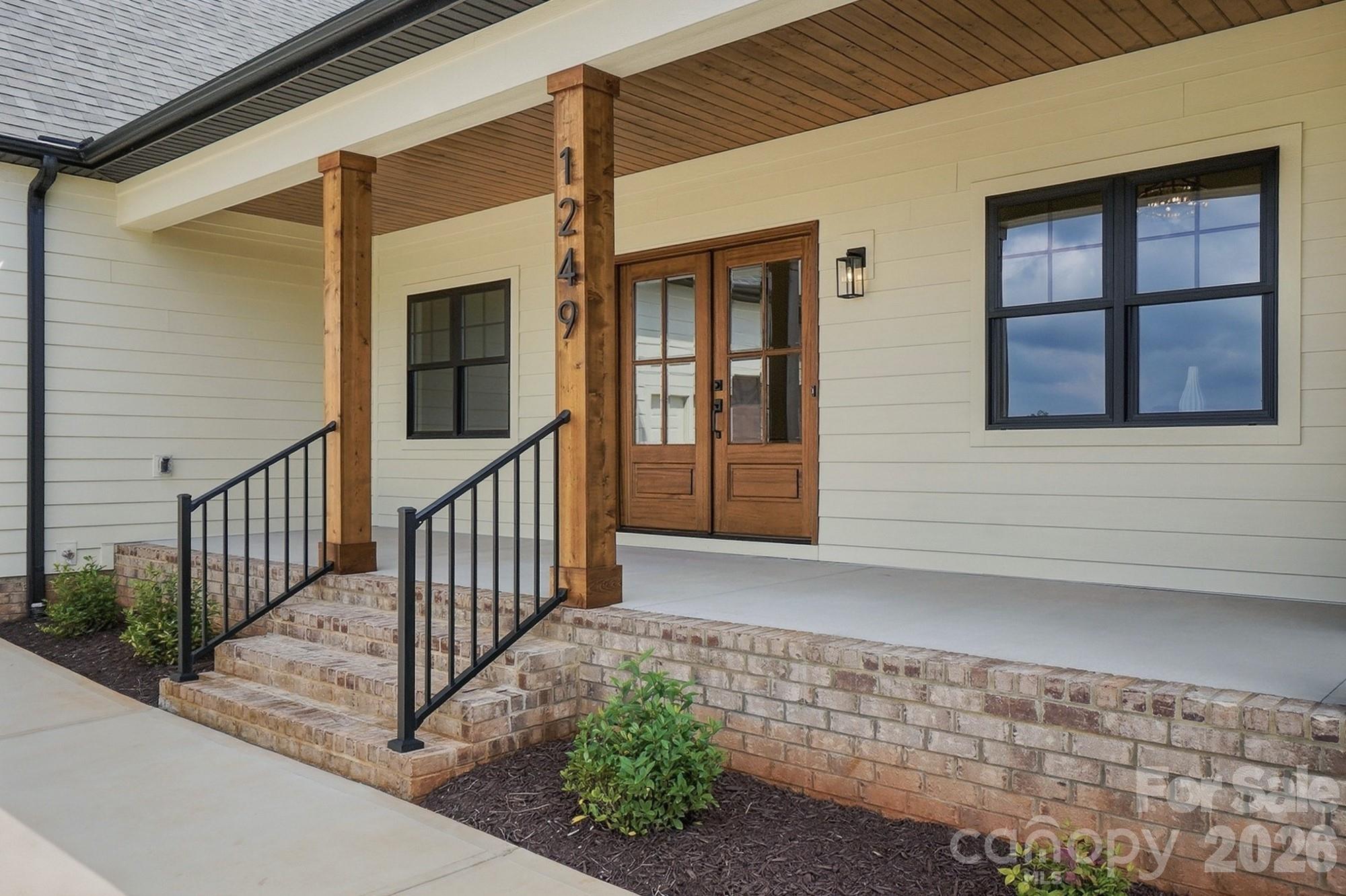 1249 Stonegate Drive Property Photo 3
