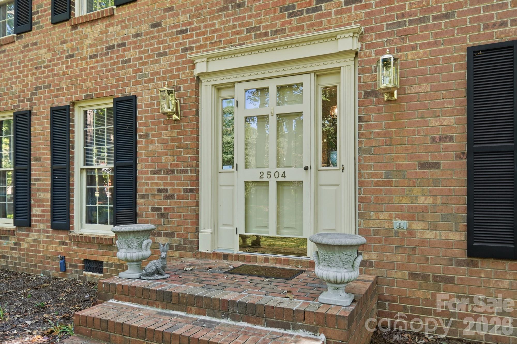 2504 Knights Court Property Photo 3