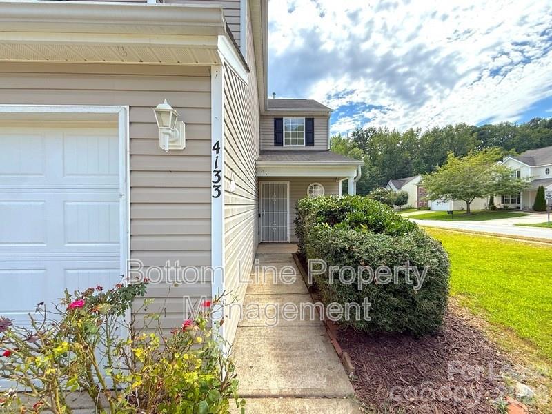 4133 Robinwood Drive Property Photo 2