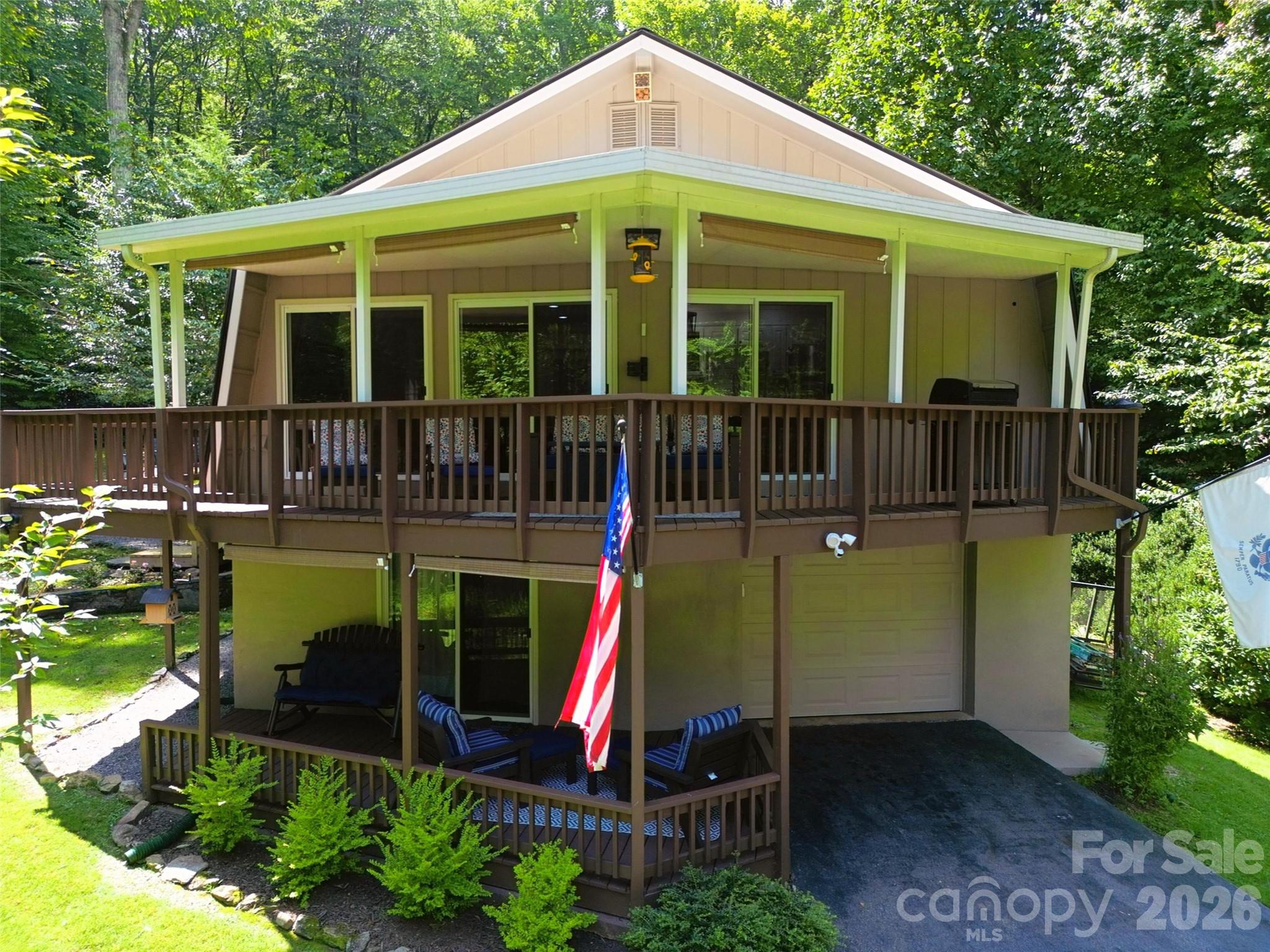 477 Locust Drive Property Photo 1