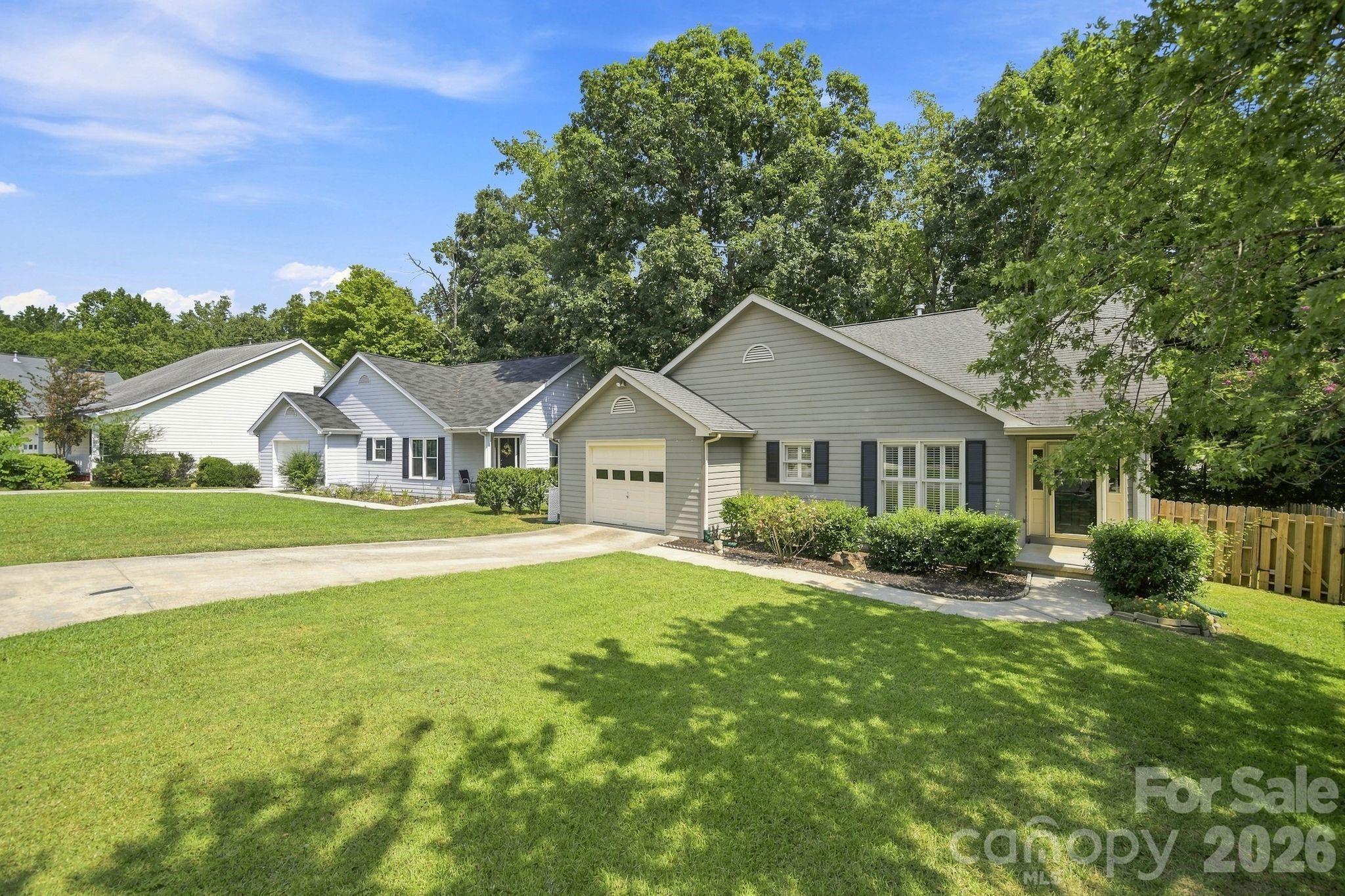 167 Sea Island Boulevard Property Photo 3