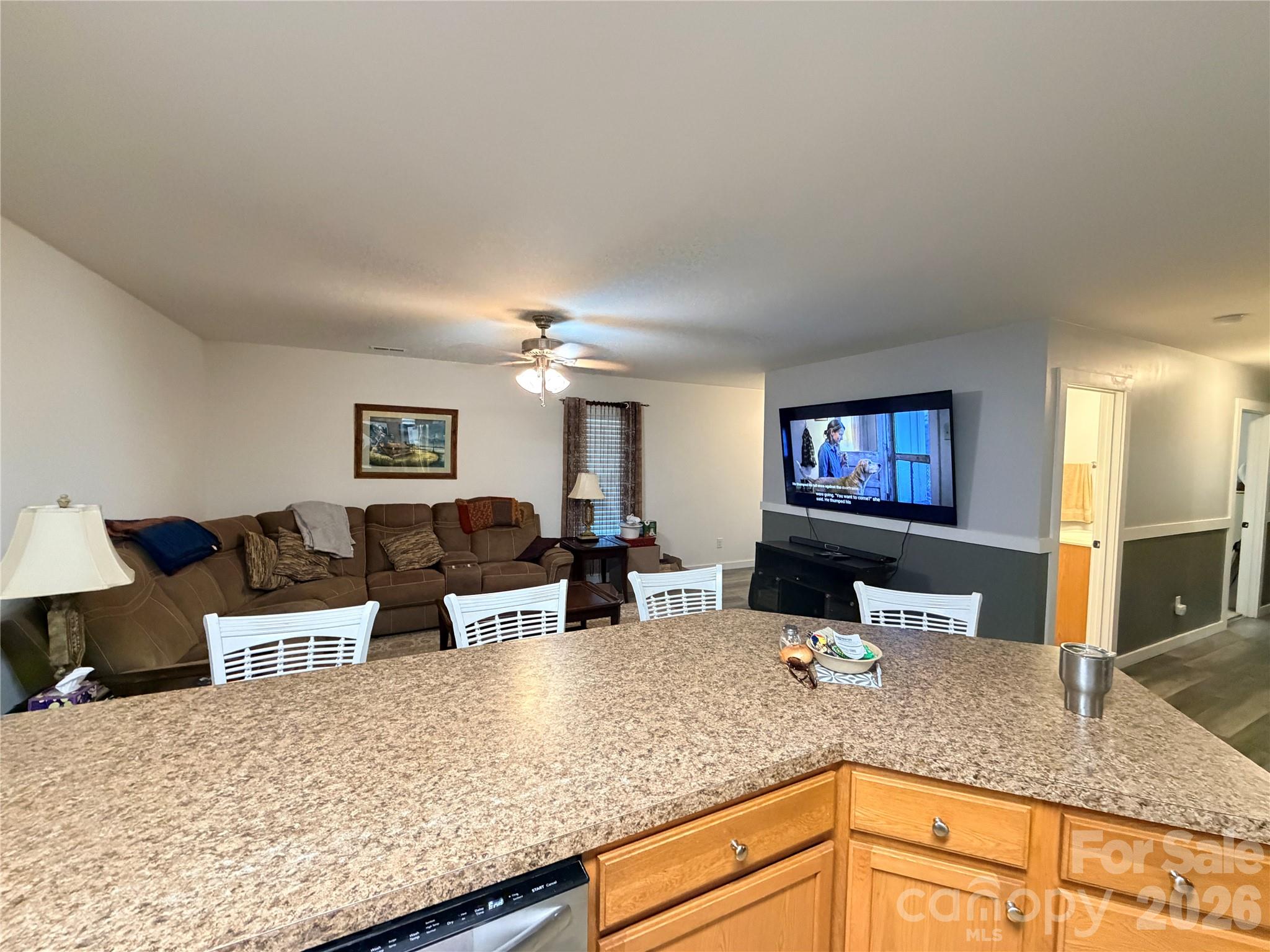 2885 Drummond Street Property Photo 6