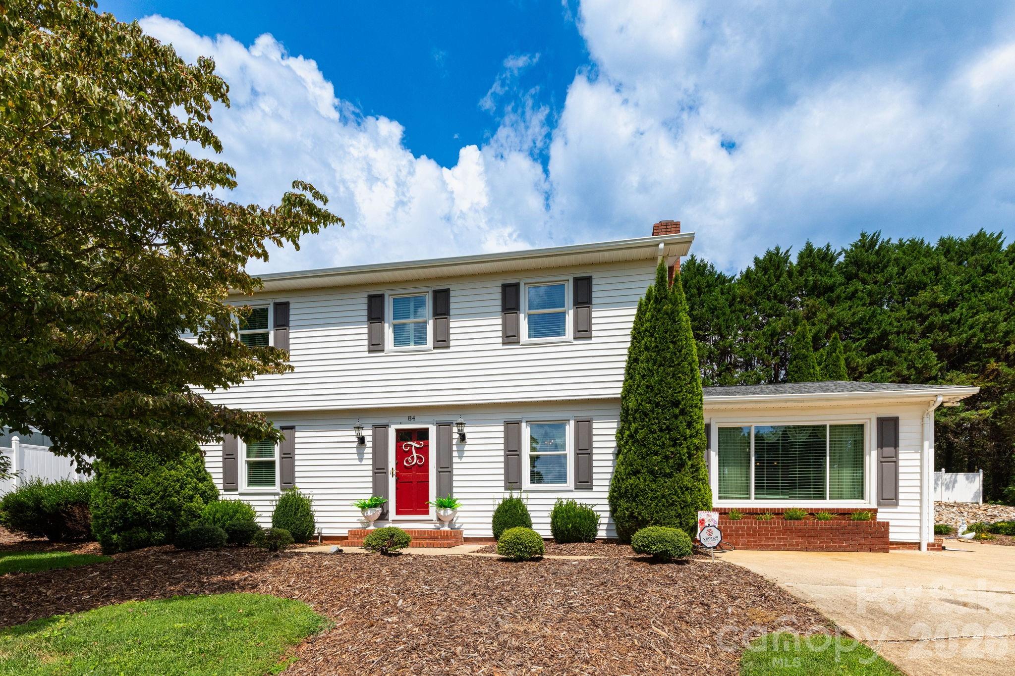 84 Portcrest Heights