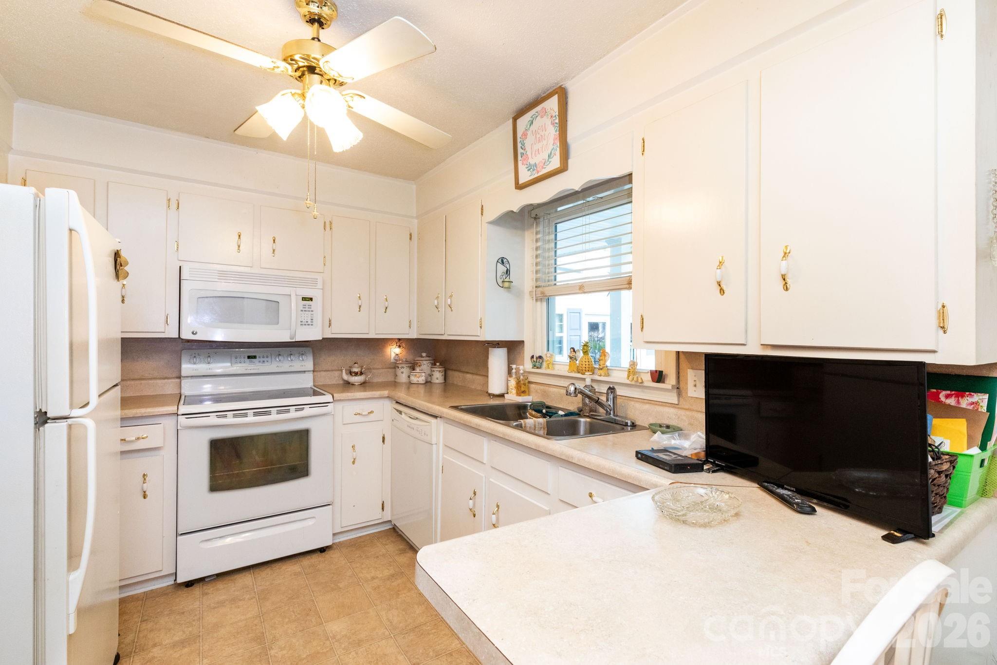 84 Portcrest Heights Property Photo 7
