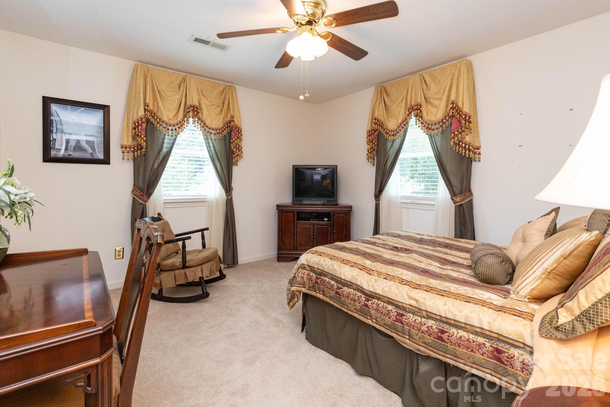 84 Portcrest Heights Property Photo 13