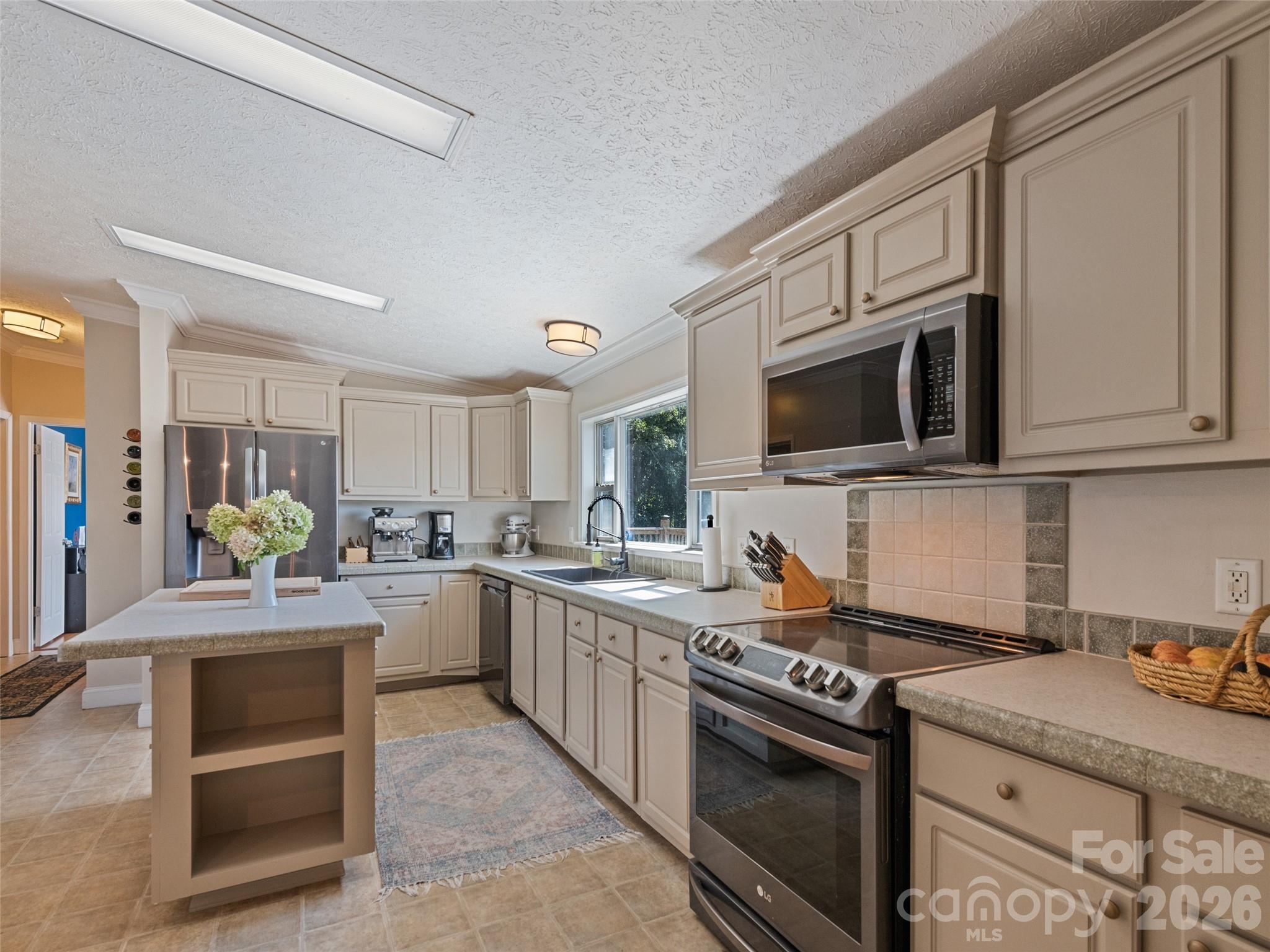 90 Blueberry Hill Drive Property Photo 16